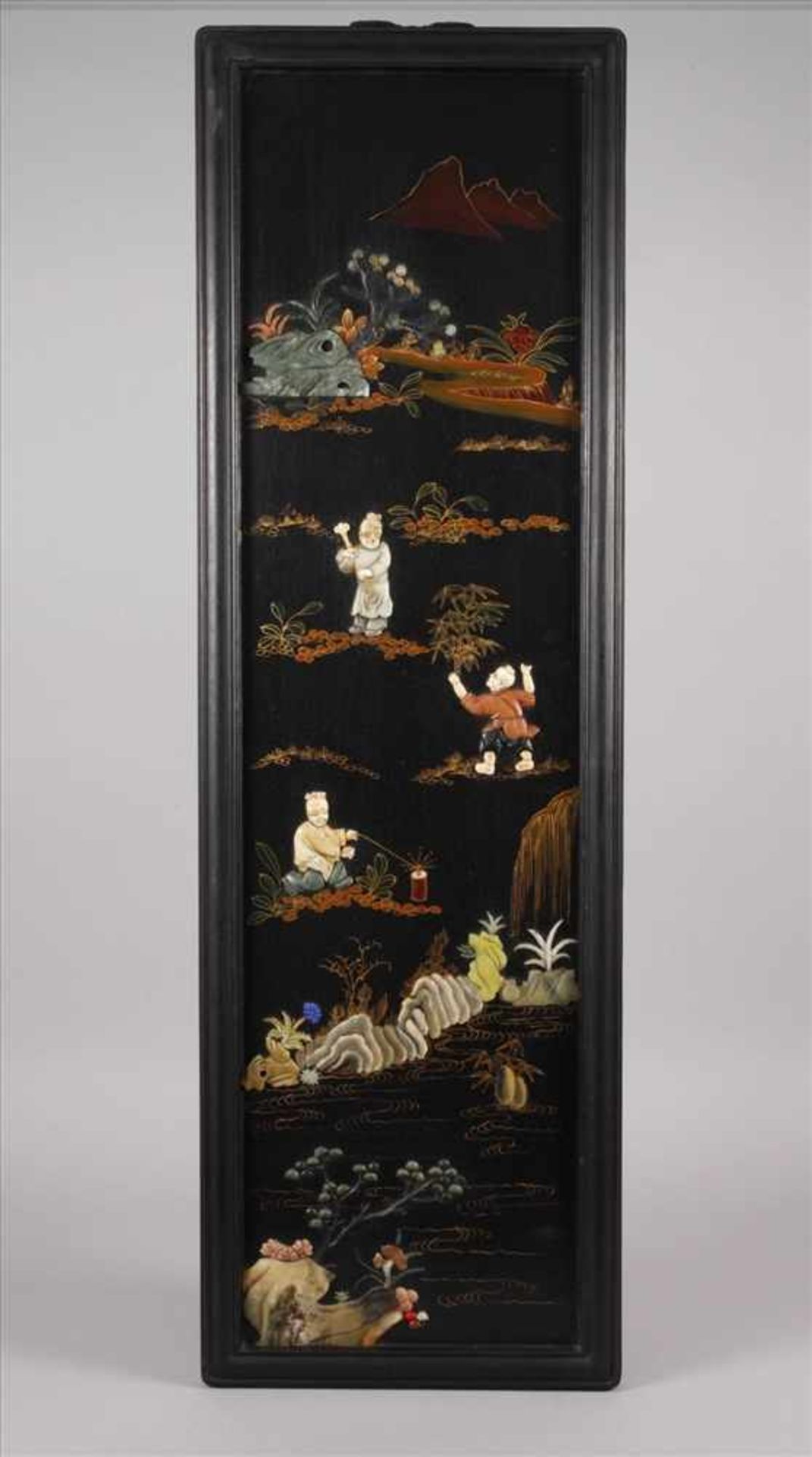 Vier Wandpaneele mit SteinschnitzereienChina, 20. Jh., ungemarkt, schwarzer, mehrfarbig bemalter, - Bild 2 aus 9