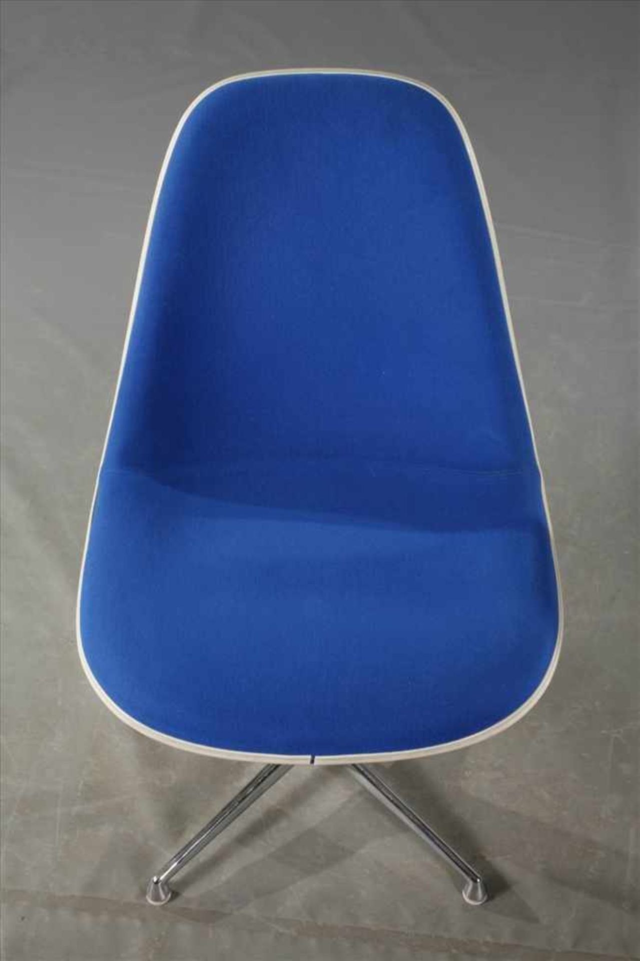 Vier Stühle "Lafonda" Charles & Ray Eames Entwurf 1961, Herstellung Vitra Weil am Rhein, Sitzschalen - Bild 3 aus 7