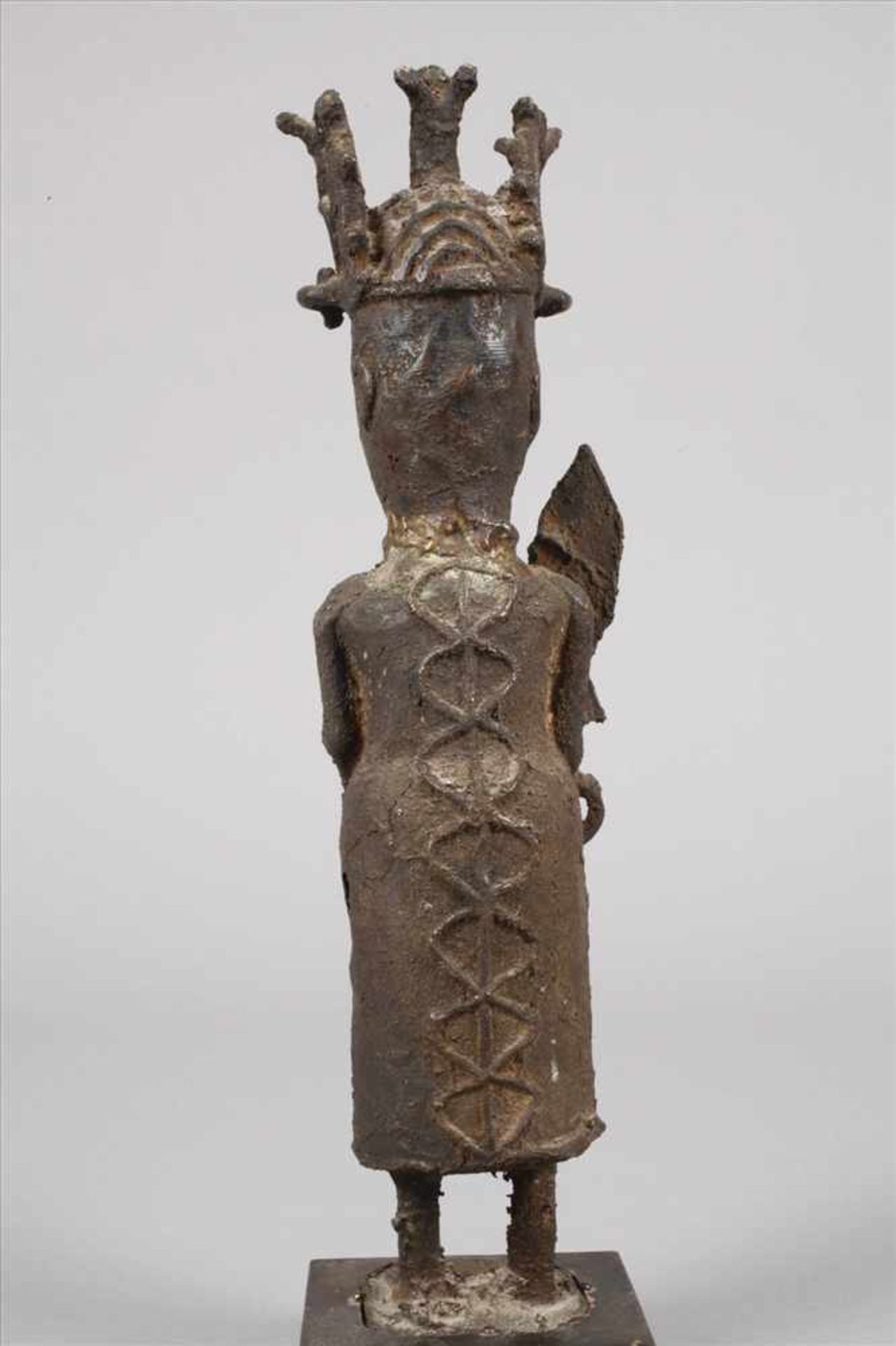 Bronzefigur Benin20. Jh., am Fuß altes Sammleretikett, in der verlorenen Form gegossen, Figur - Bild 5 aus 6