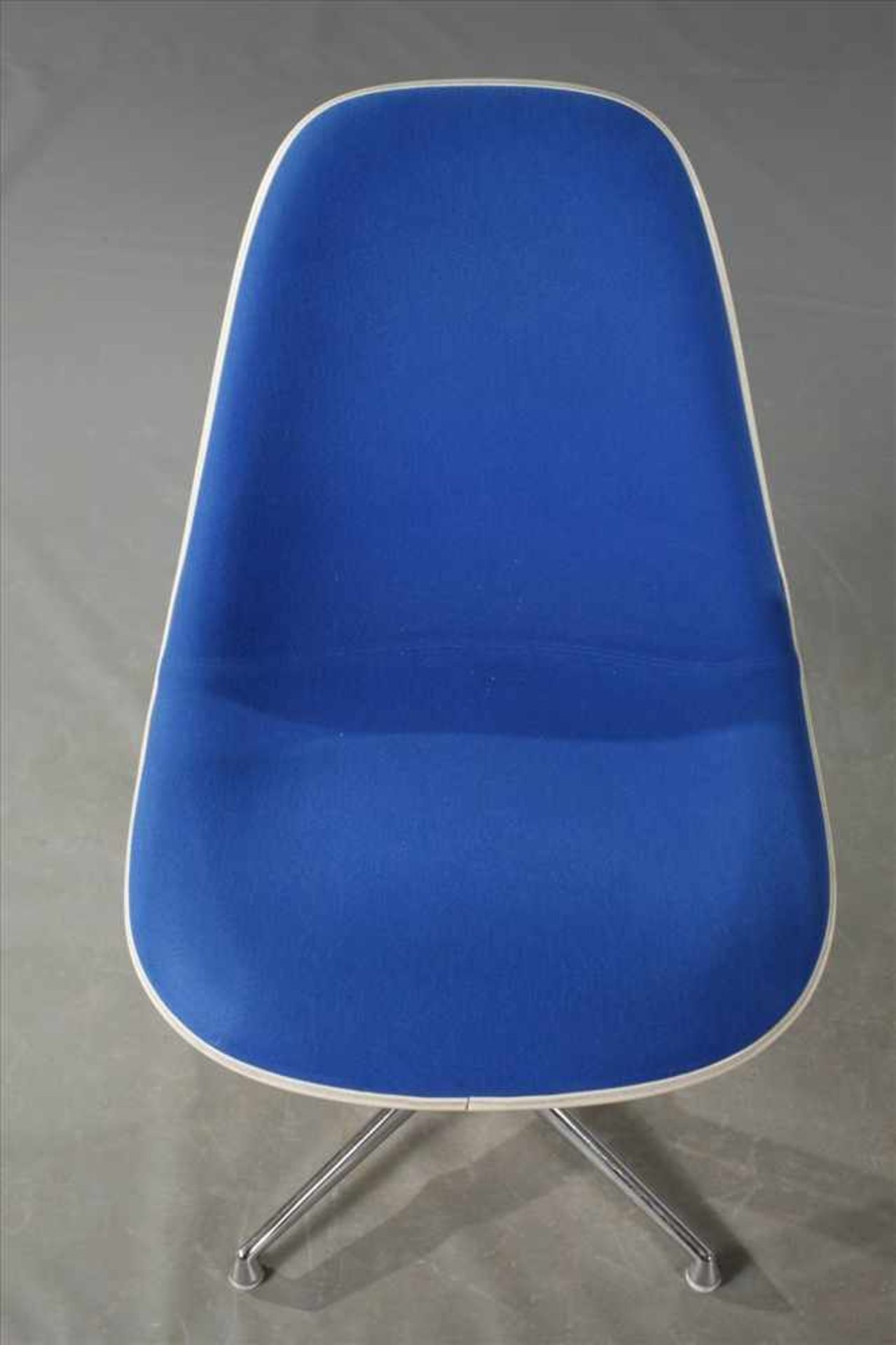 Vier Stühle "Lafonda" Charles & Ray Eames Entwurf 1961, Herstellung Vitra Weil am Rhein, Sitzschalen - Bild 2 aus 7