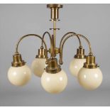Deckenlampe Art découm 1930, Messinggestänge in stilisierter Balusterform, mit sechs c-förmig
