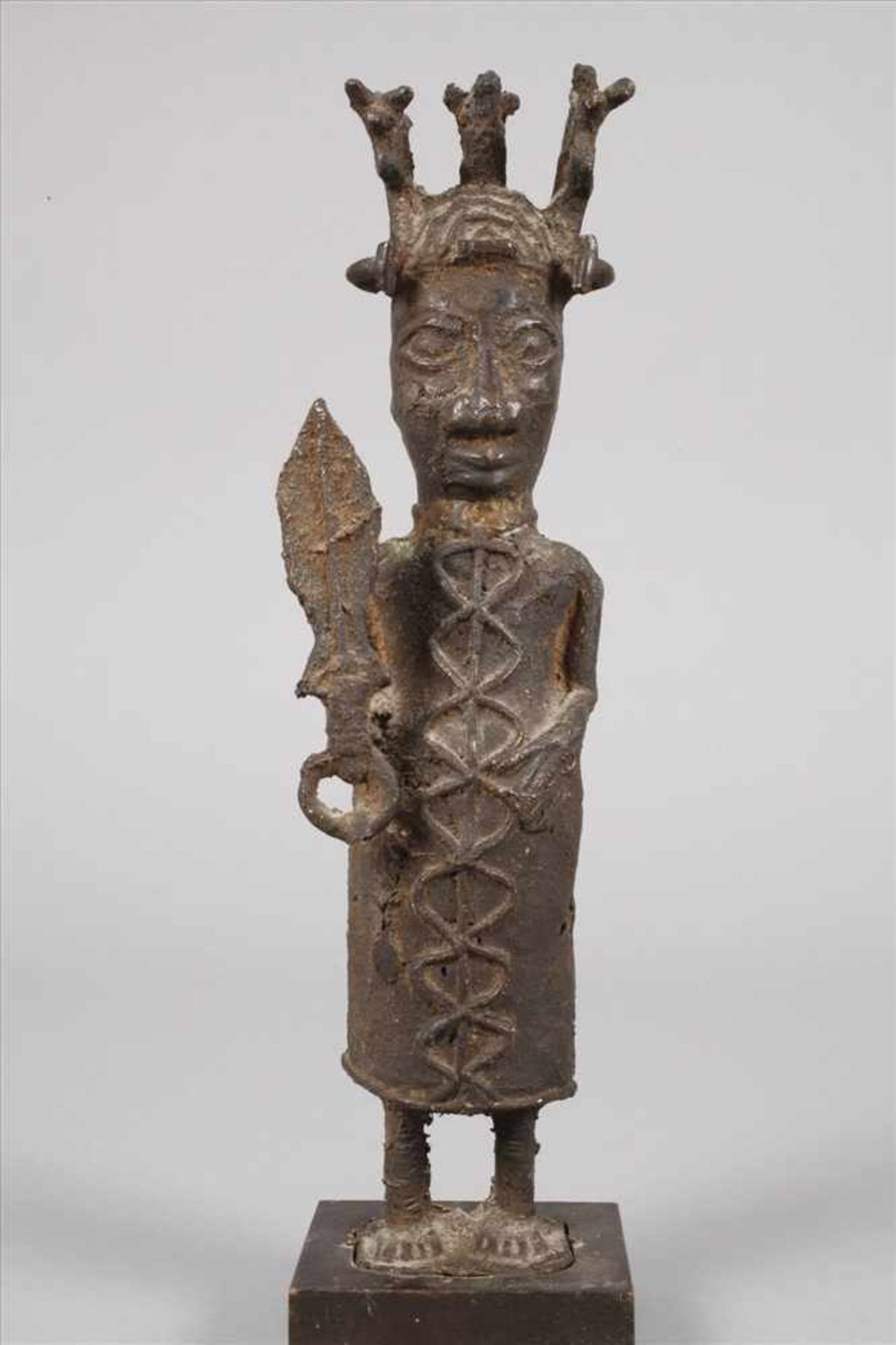 Bronzefigur Benin20. Jh., am Fuß altes Sammleretikett, in der verlorenen Form gegossen, Figur - Bild 3 aus 6