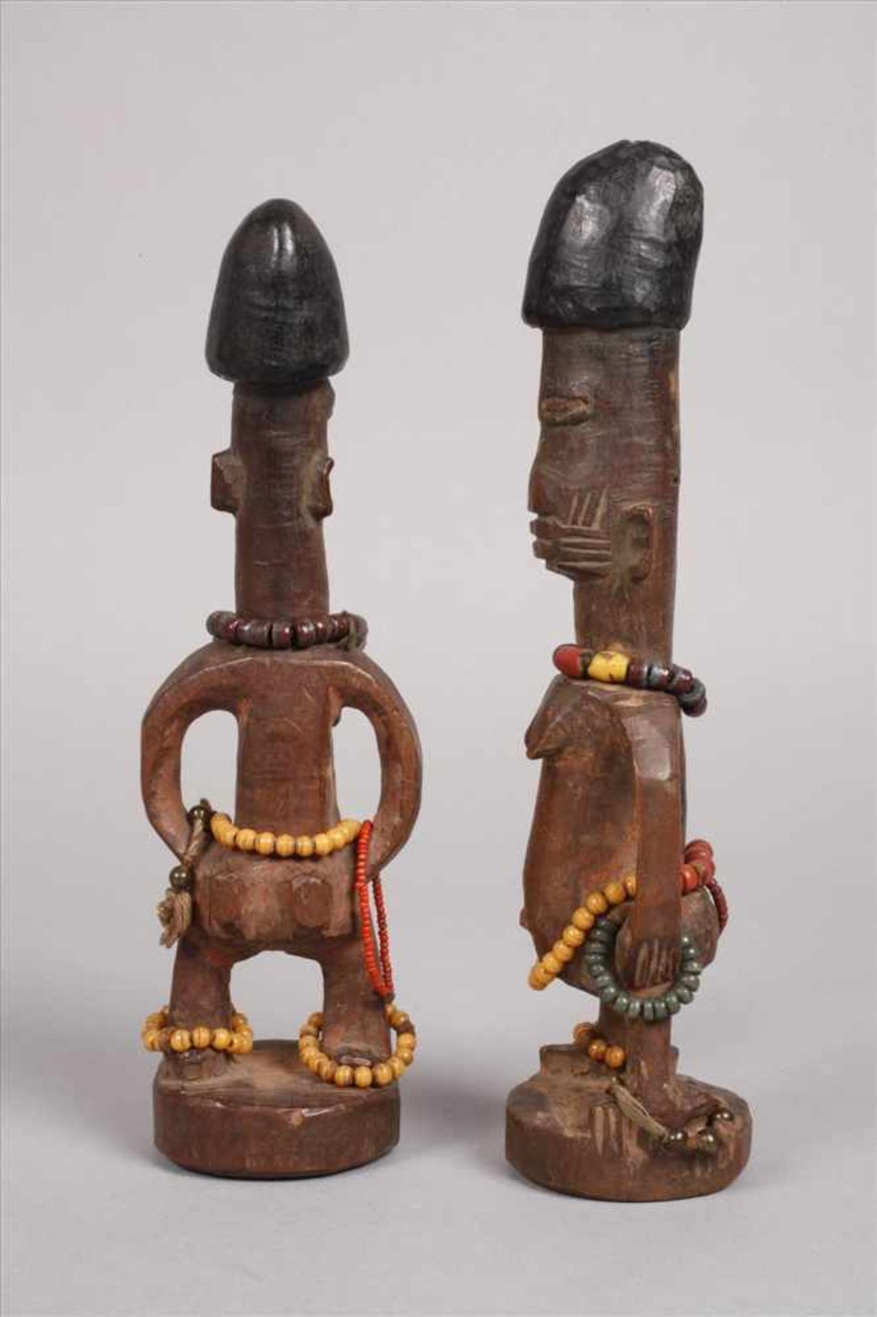 Drei KleinplastikenNigeria, der Volksgruppe der Yoruba zugeordnet, hartes, braunes Tropenholz, - Bild 2 aus 3