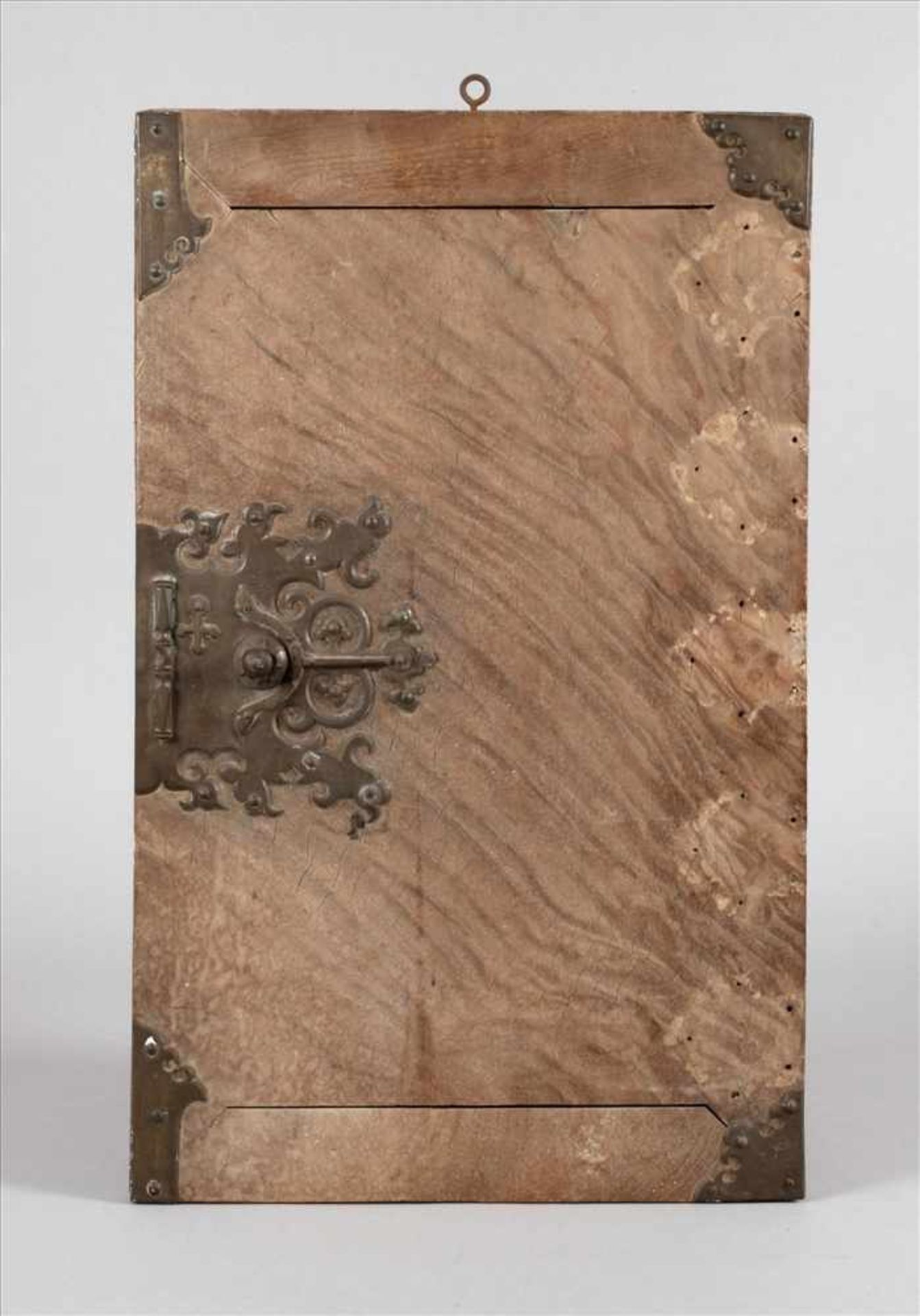 Kabinetttürwohl 17. Jh., Platte aus massivem Riegelahorn, reich verzierte, fein ausgearbeitete