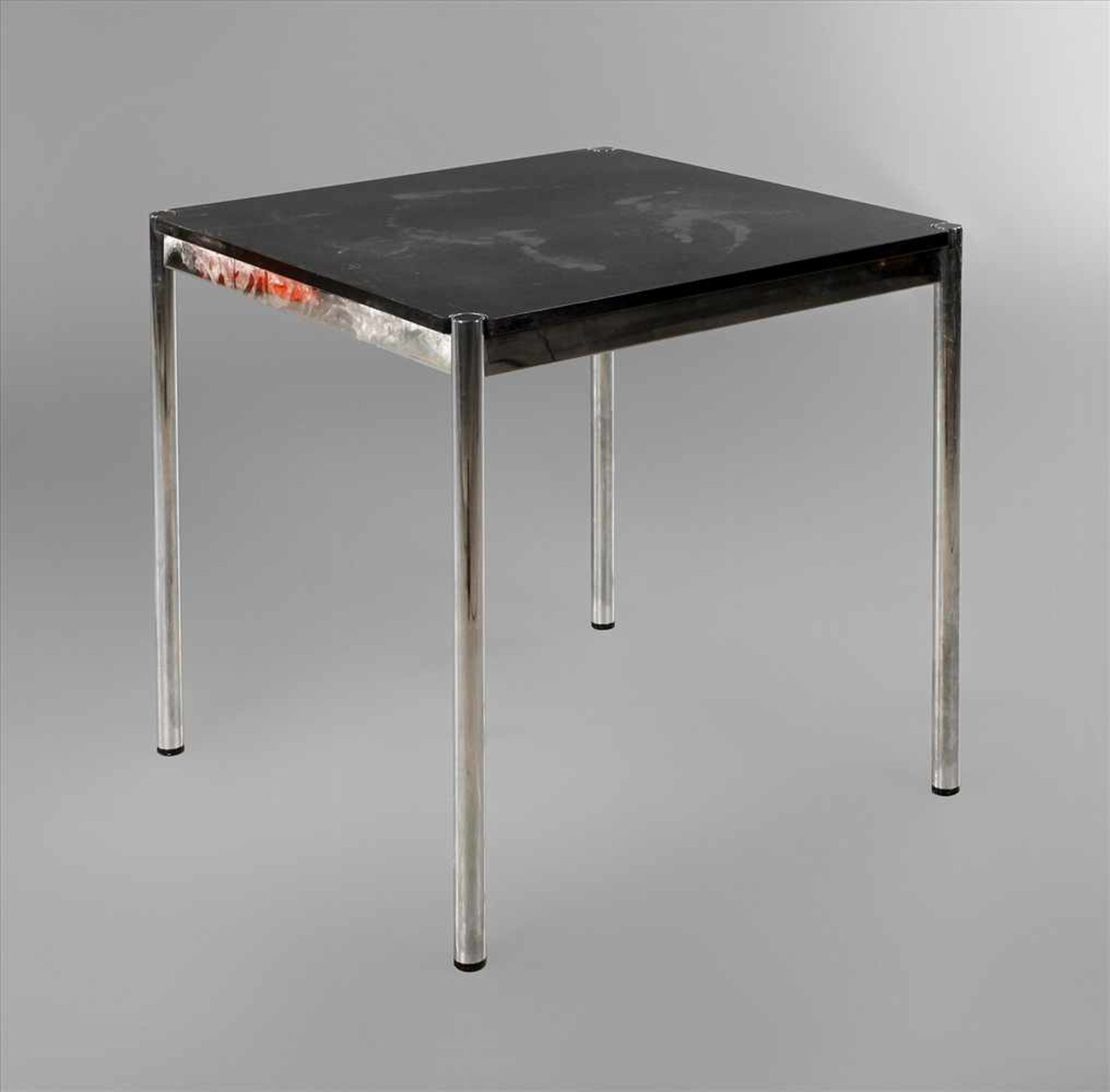 Tisch USM Hallerum 1990, quadratischer Tisch mit schwarz lackierter Platte aus Esche, verchromte
