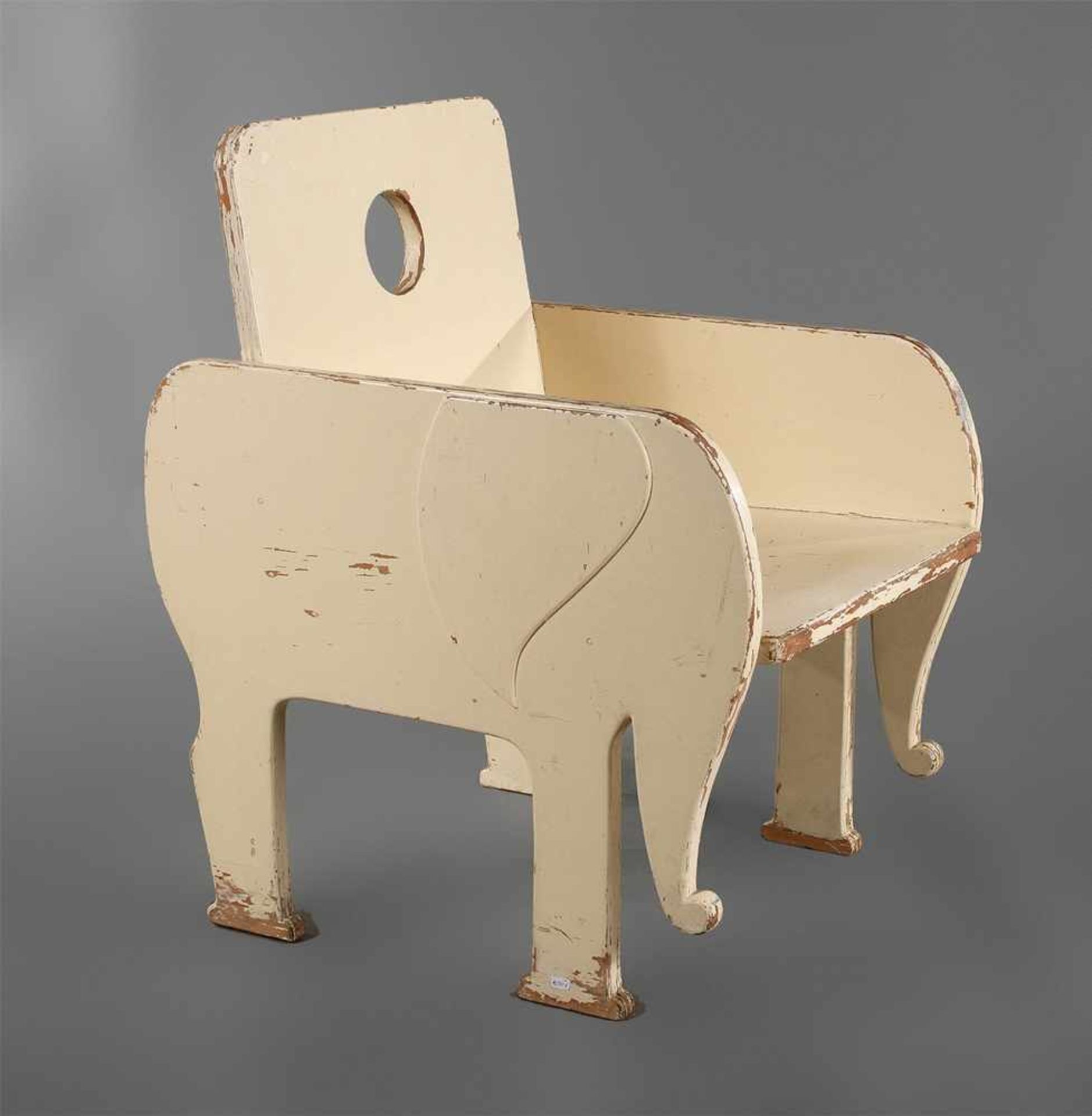 Armlehnstuhl "Elefant"um 1920, Schichtholz und Nadelholz in originaler beiger Farbfassung, die