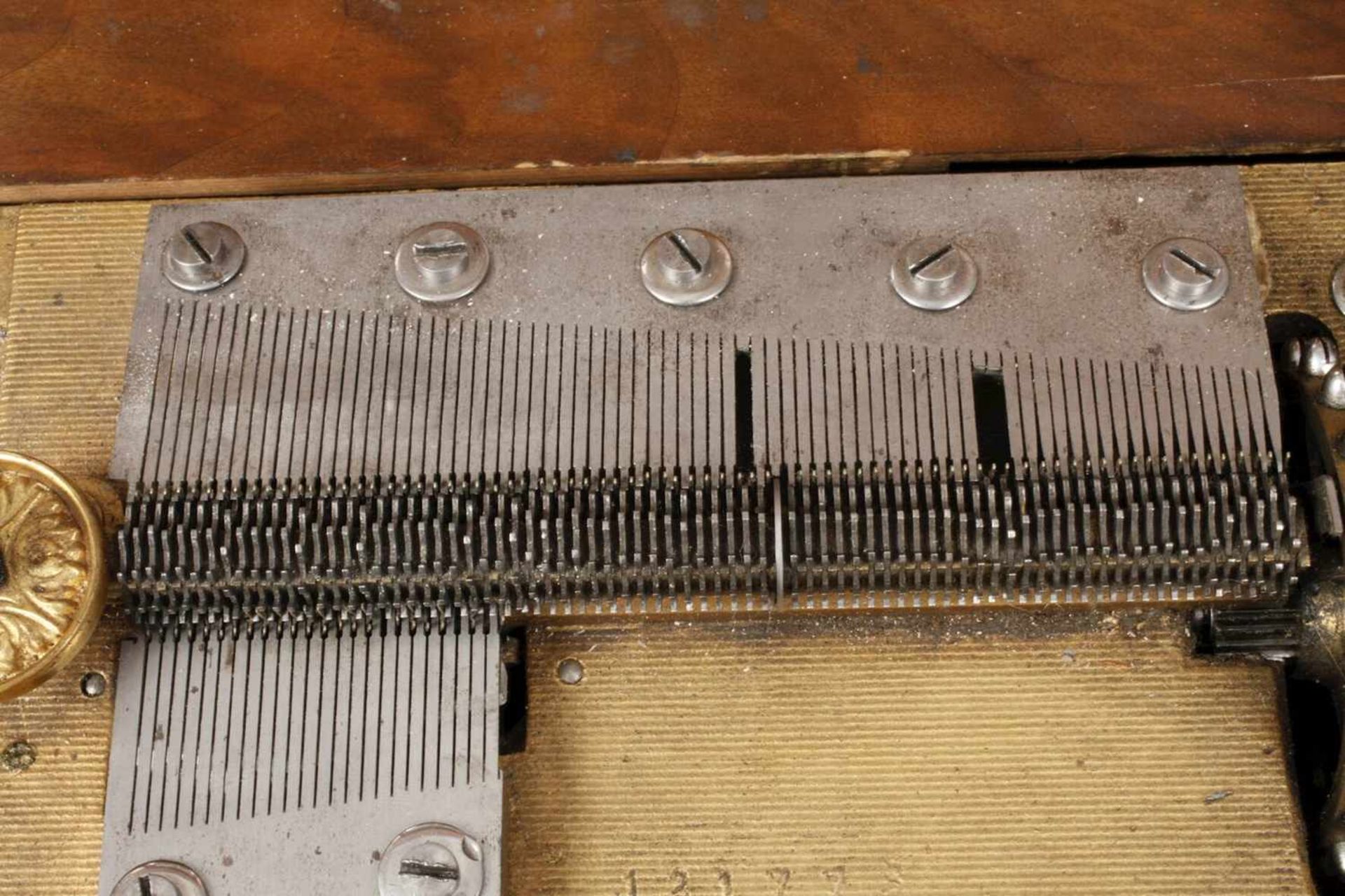 Große Plattenspieldose Polyphonum 1890, gemarkt, Seriennummer 121998?, palisanderfurniertes Gehäuse, - Bild 4 aus 6