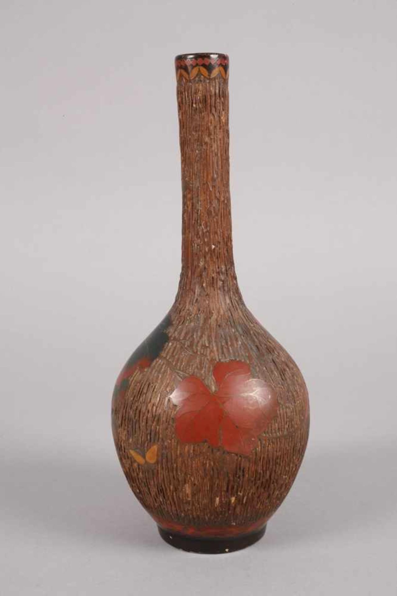 Vase mit Cloisonnéauflagenum 1900, ungemarkt, Steingut geritzt und matt bemalt, die Oberfläche in - Bild 2 aus 4