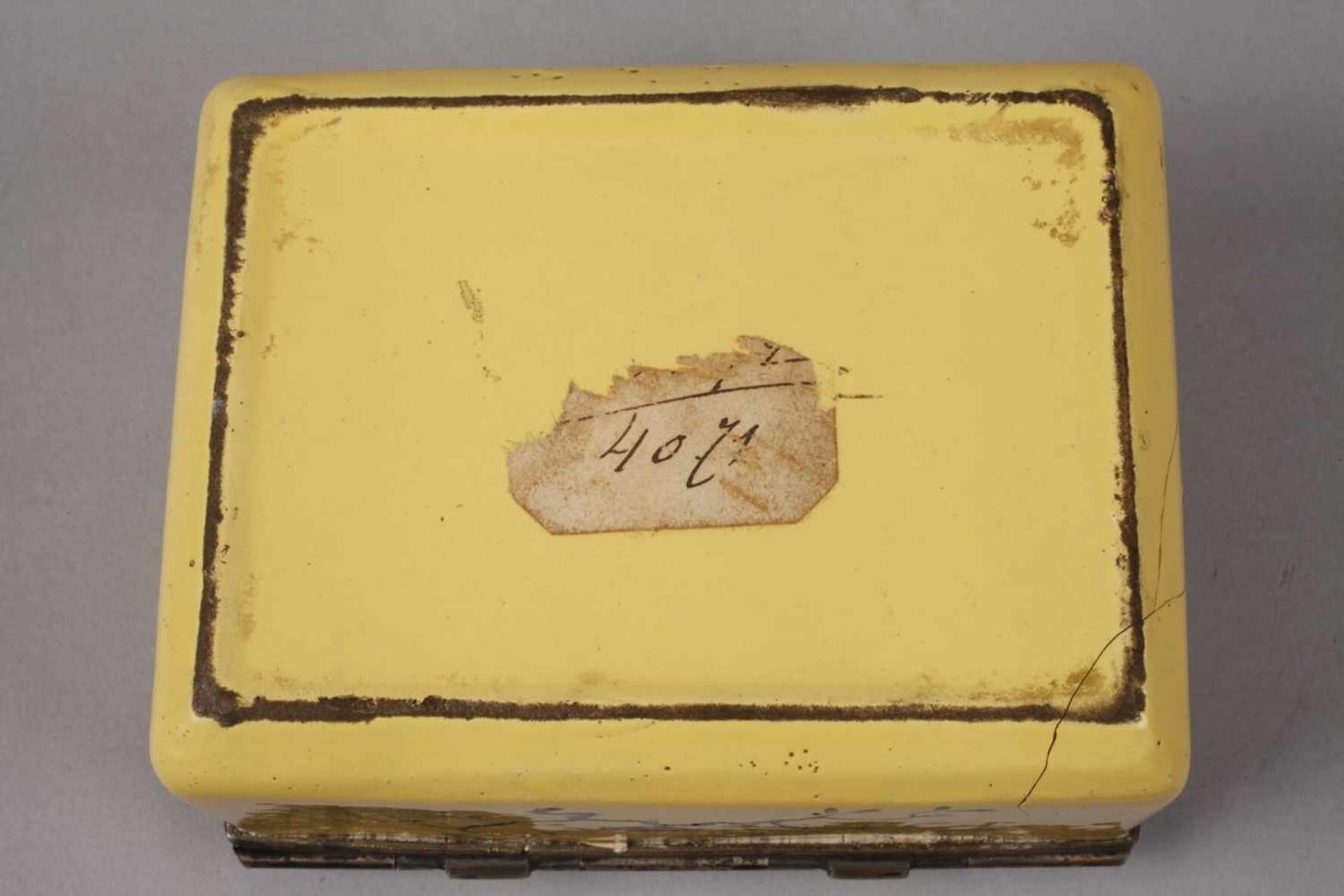 Fayence-Deckeldose1. Hälfte 18. Jh., auf gelbem Fond bunt mit Scharffeuer- oder Muffelfarben bemalt, - Bild 4 aus 5