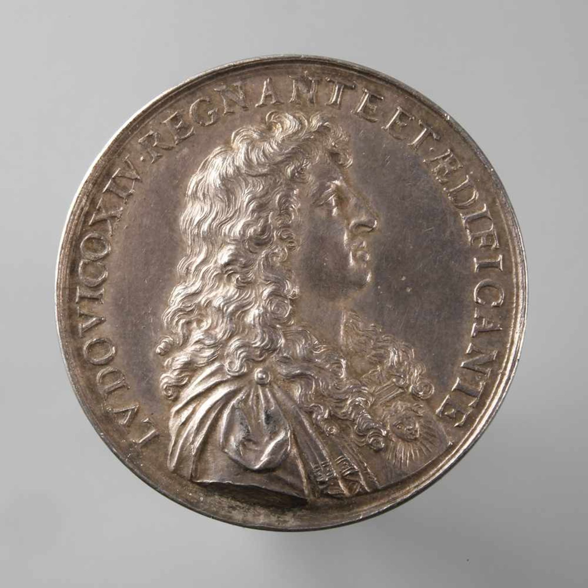 Medaille Ludwig XIV. 1667Ansicht des Louvre, "Majestati ac aeternit gall imperii sacrum", Silber,