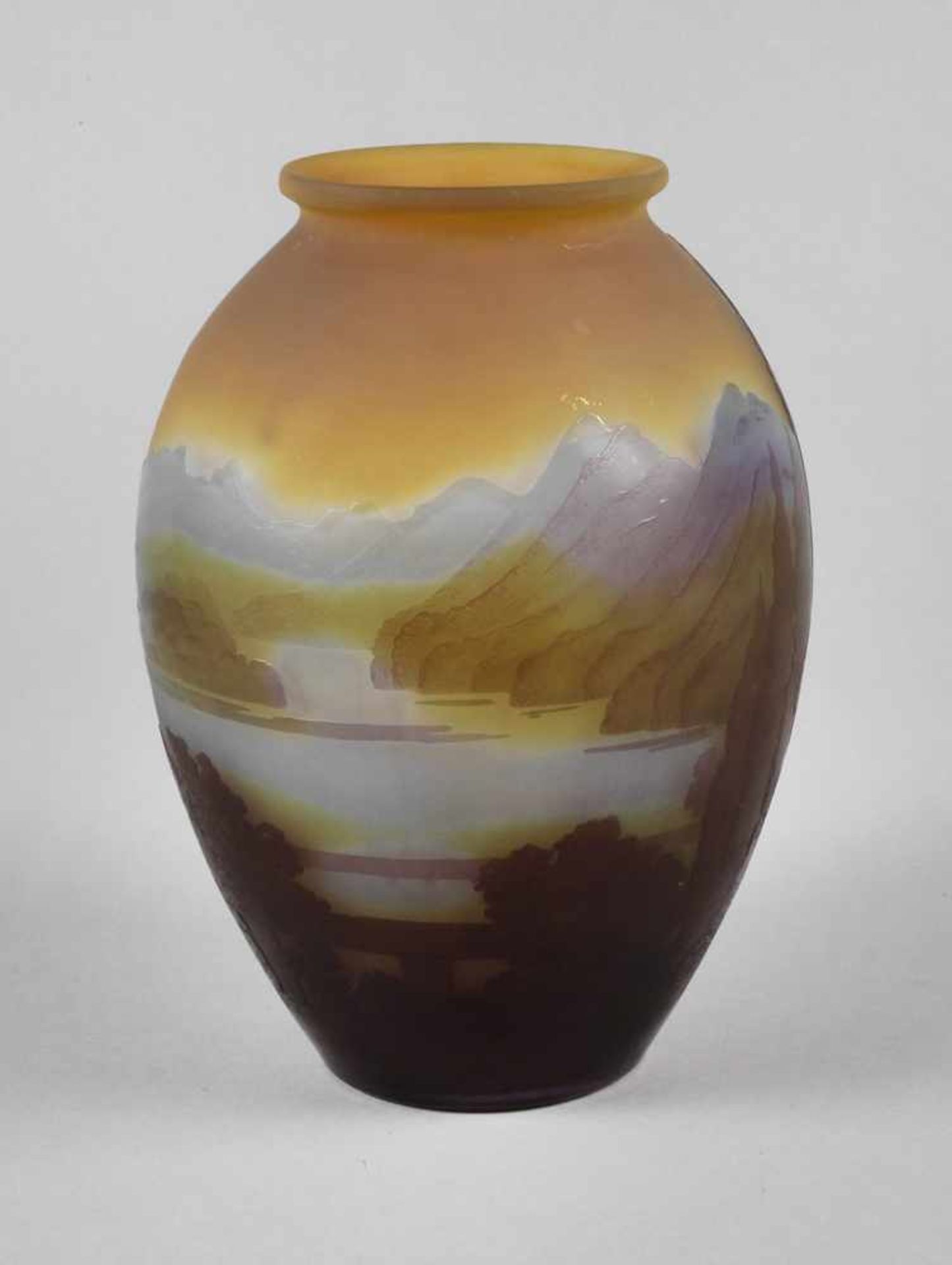 Emile Gallé Vase Fjordlandschaftum 1920, farbloses Glas, ausgekugelter Abriss, eingeschmolzene