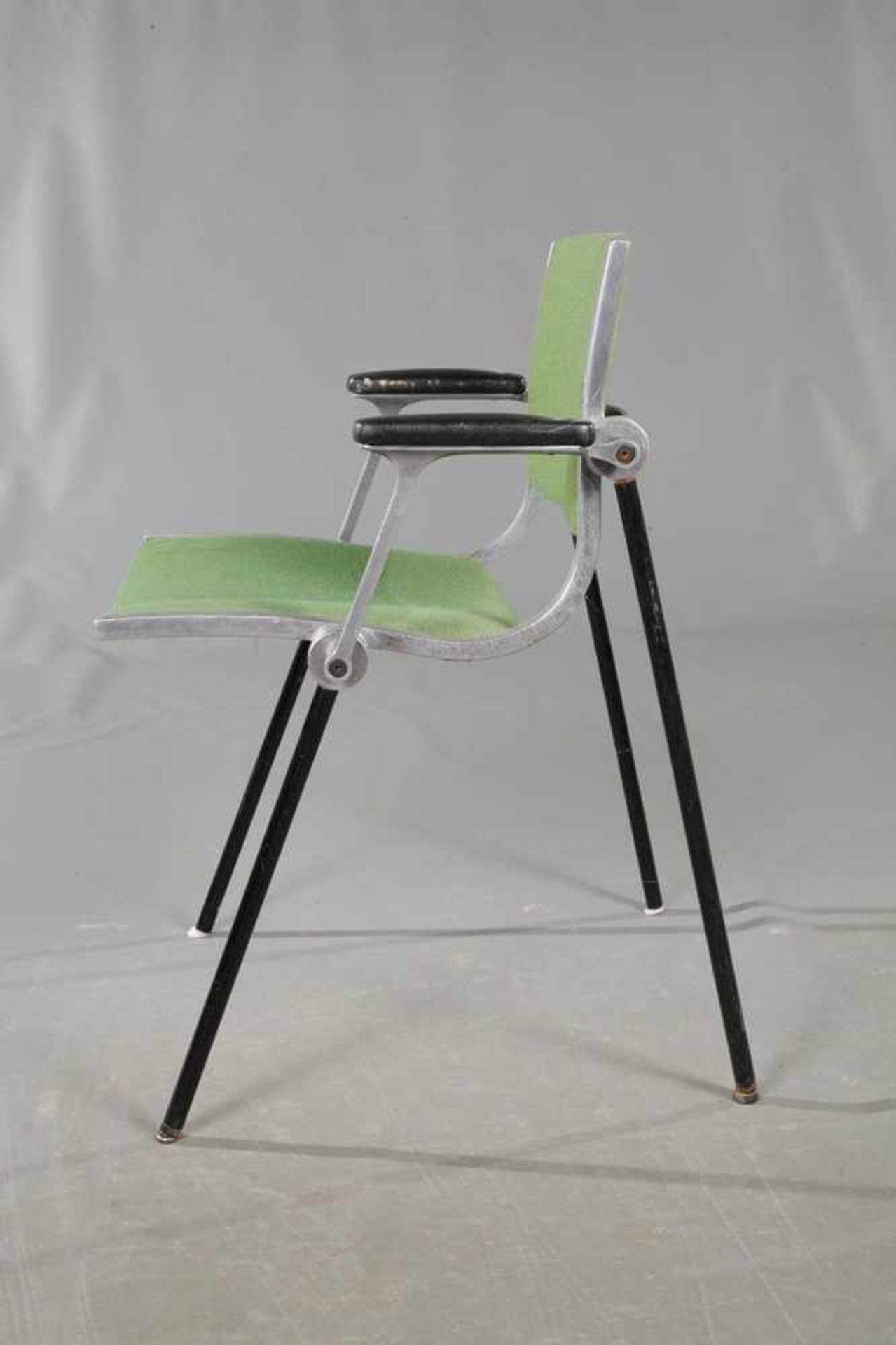 Sechs Stühle VaghiItalien 1970er Jahre, auf dem Gestell gemarkt, Aluminiumguss, Schichtholz und - Bild 2 aus 7