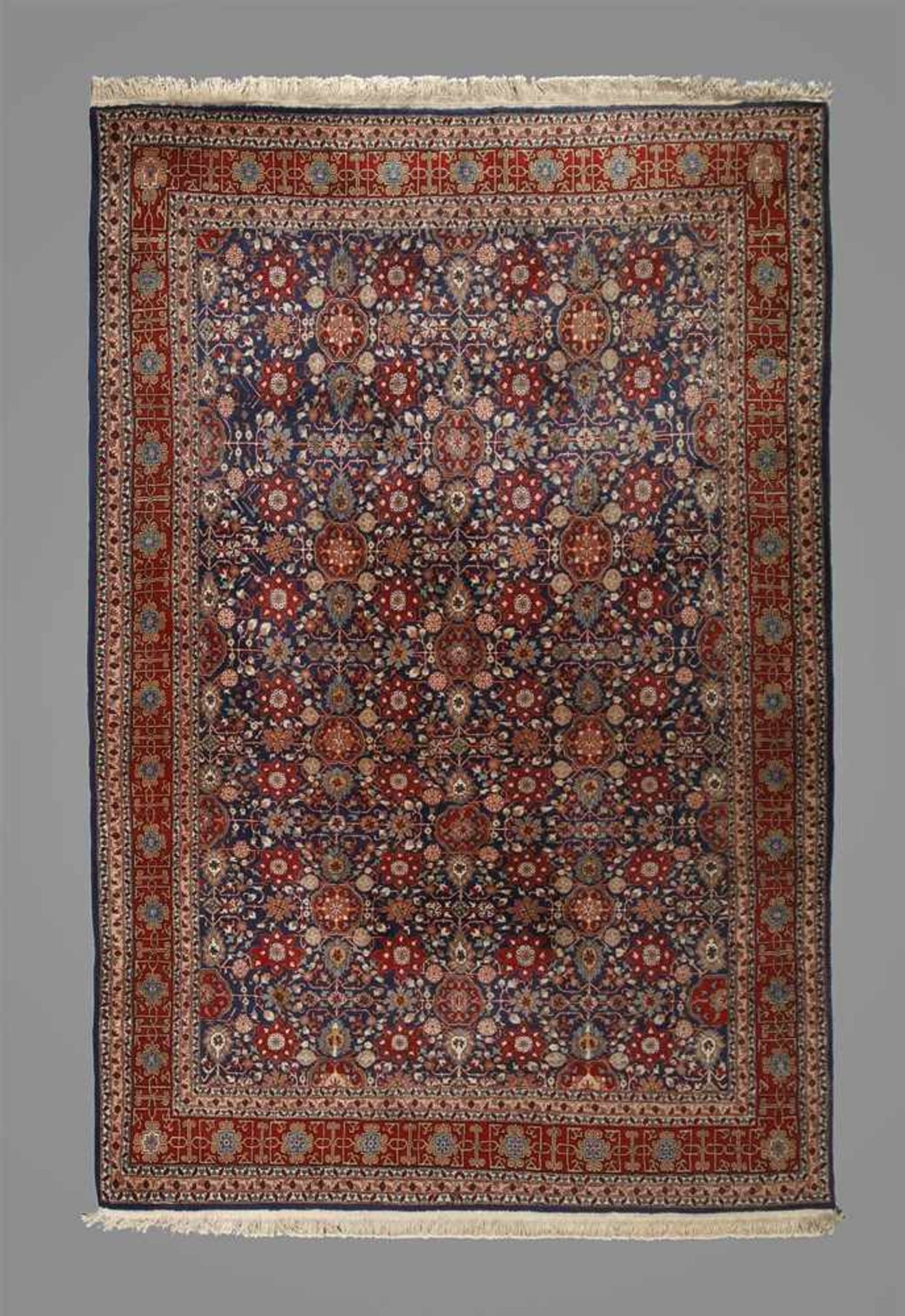 Teppich Iran2. Hälfte 20. Jh., komplett durchmustertes Mittelfeld mit Floraldekor, Maße 319 x 233