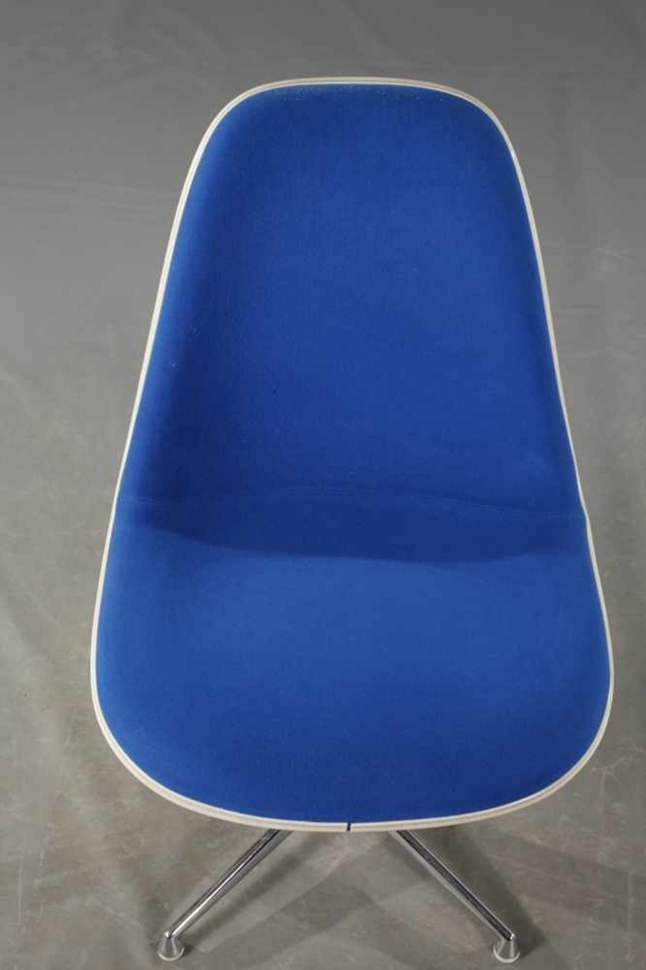 Vier Stühle "Lafonda" Charles & Ray Eames Entwurf 1961, Herstellung Vitra Weil am Rhein, Sitzschalen - Bild 4 aus 7