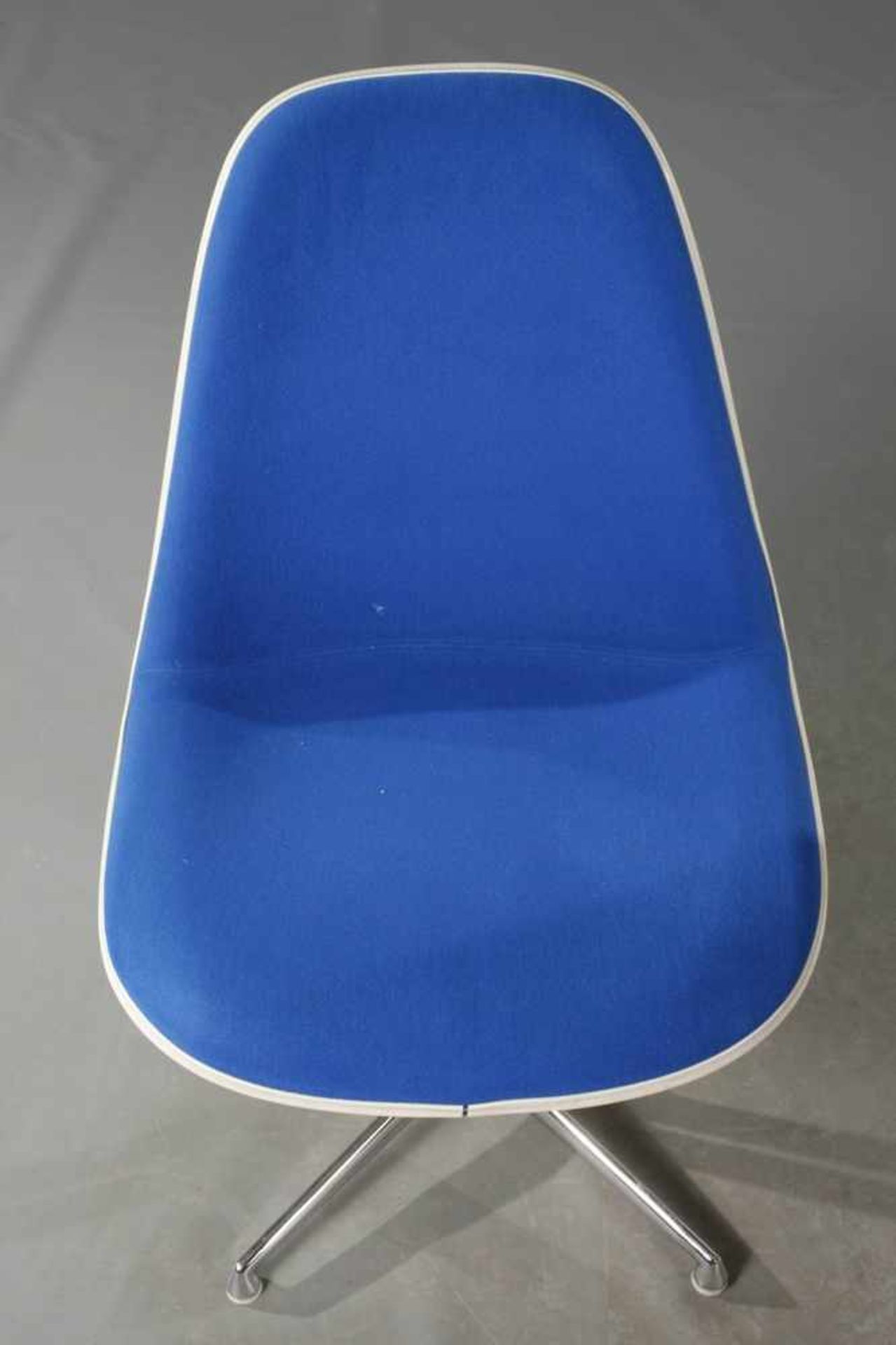 Vier Stühle "Lafonda" Charles & Ray Eames Entwurf 1961, Herstellung Vitra Weil am Rhein, Sitzschalen - Bild 7 aus 7