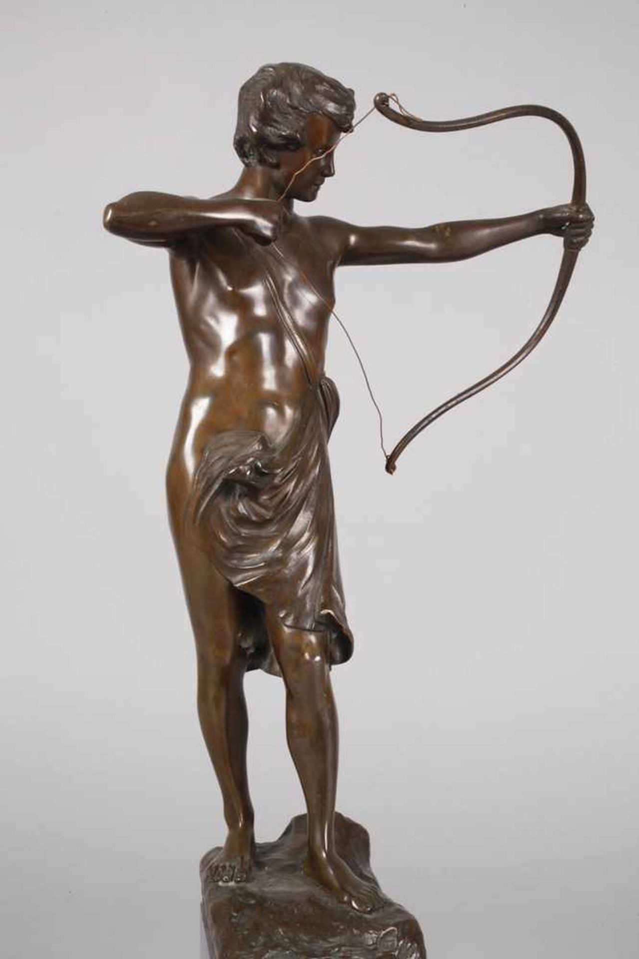 Paul Kowalczewski, Bogenschützeum 1900, signiert, Bronze dunkelbraun patiniert, Bogenschütze als Akt - Bild 2 aus 5