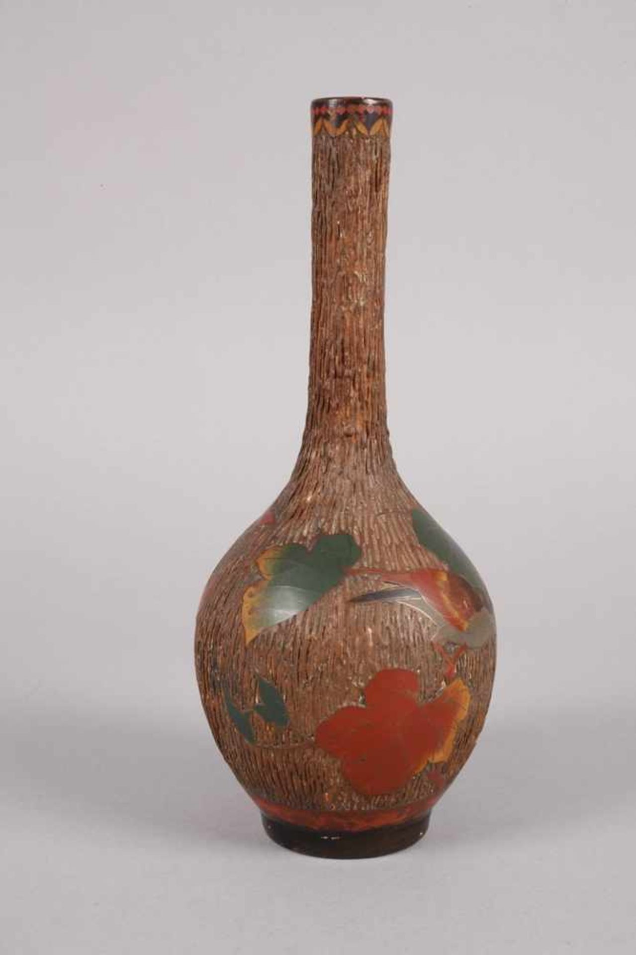 Vase mit Cloisonnéauflagenum 1900, ungemarkt, Steingut geritzt und matt bemalt, die Oberfläche in - Bild 4 aus 4