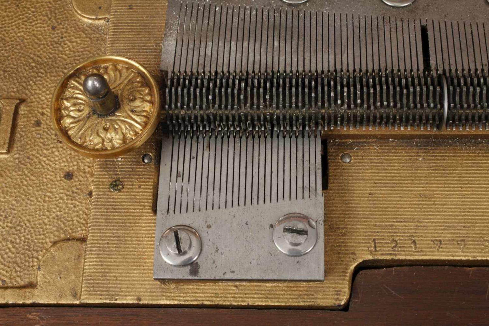 Große Plattenspieldose Polyphonum 1890, gemarkt, Seriennummer 121998?, palisanderfurniertes Gehäuse, - Bild 3 aus 6