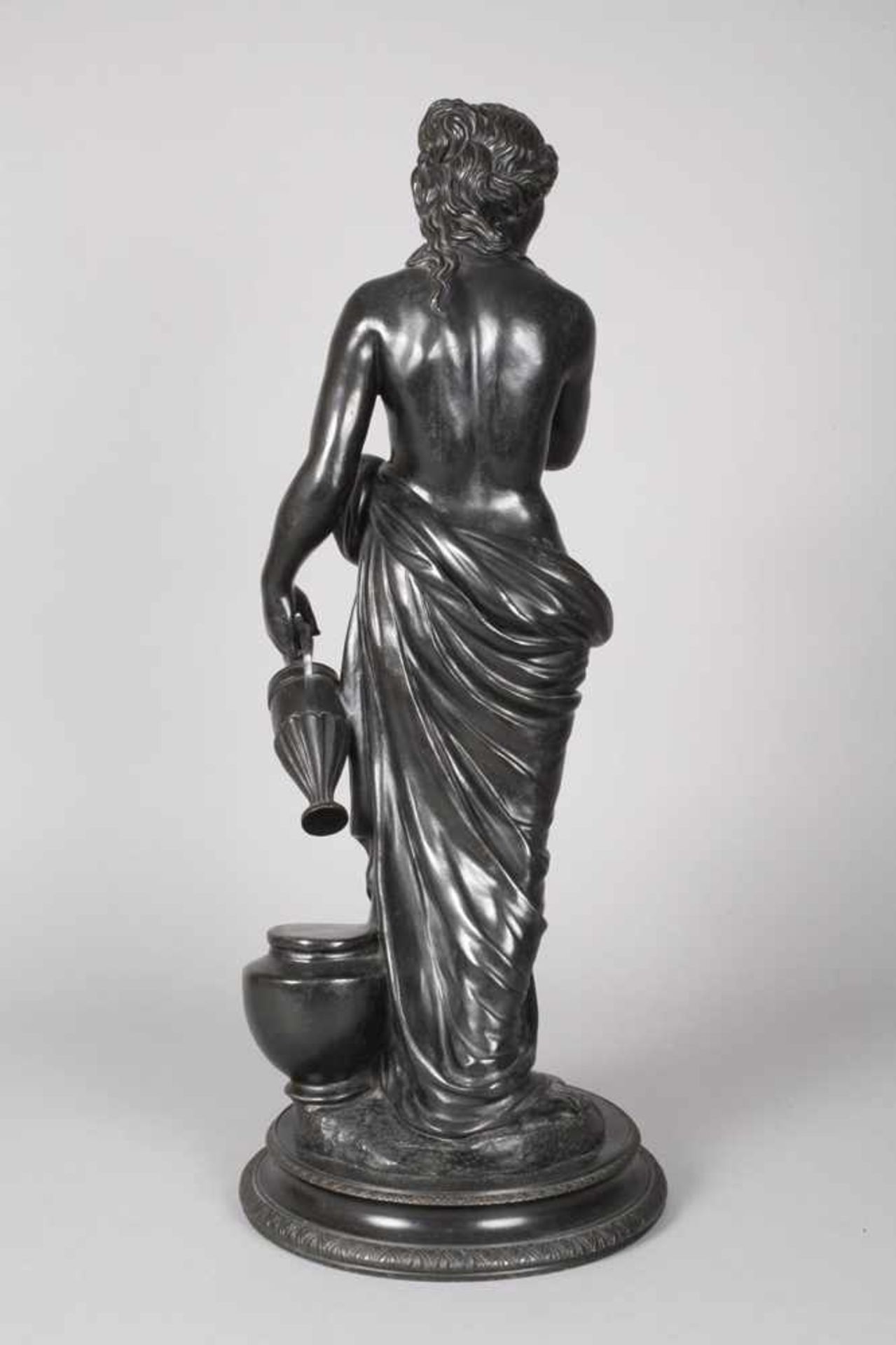 Göttin Hebeum 1900, unsigniert, Bronze schwarz patiniert, antikisierende Darstellung der Göttin Hebe - Bild 3 aus 7