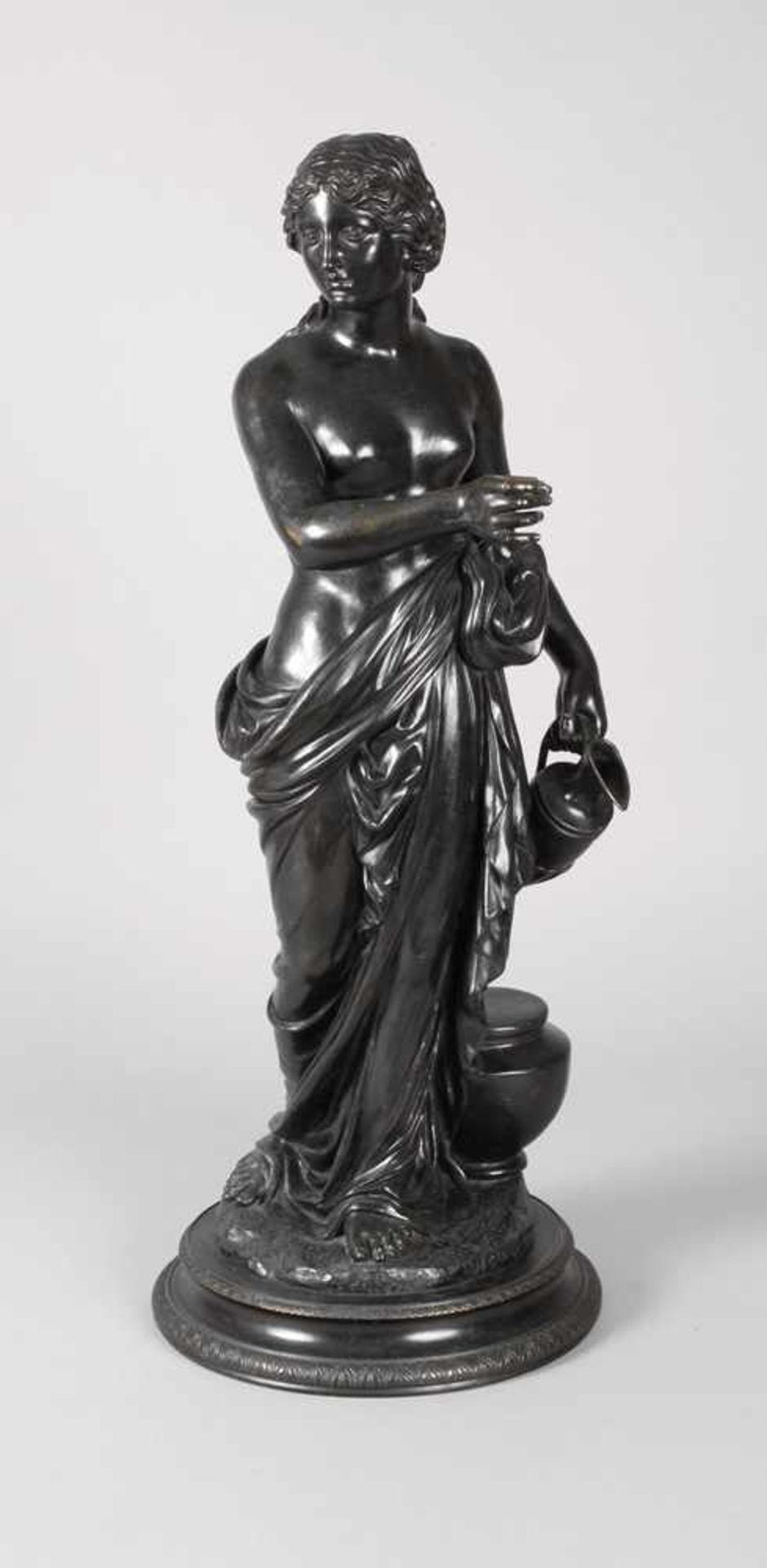 Göttin Hebeum 1900, unsigniert, Bronze schwarz patiniert, antikisierende Darstellung der Göttin Hebe