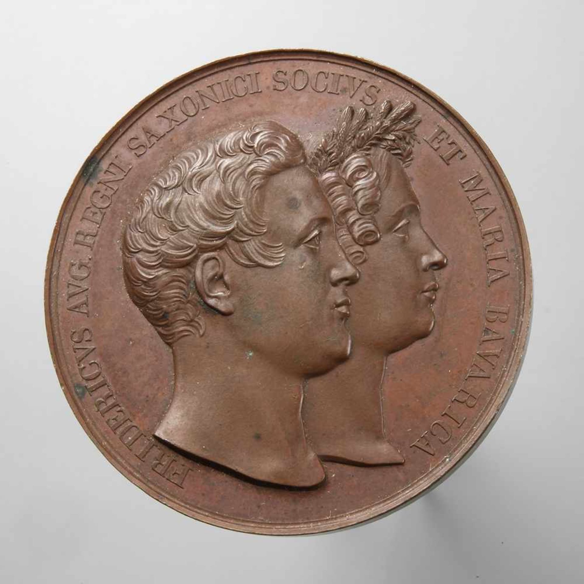 Hochzeitsmedaille Sachsen 1833Fridericus Aug. Regni Saxonici Socius et Maria Bavarica, Bildseite mit