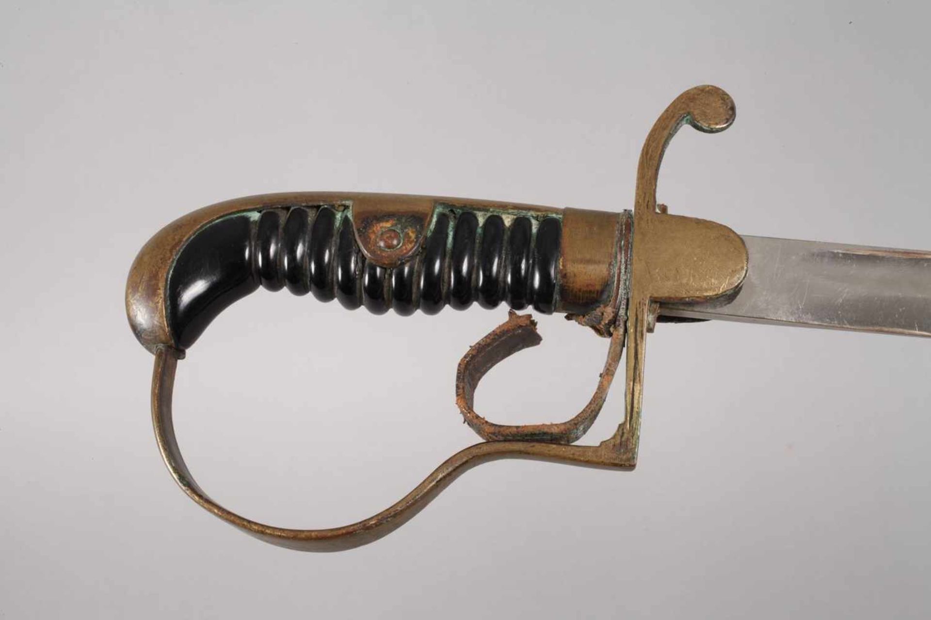 Offiziers-Eigentumssäbeldeutsch, 1. Hälfte 20. Jh., Bronzebügelgefäß, ehemals vergoldet, - Bild 2 aus 3