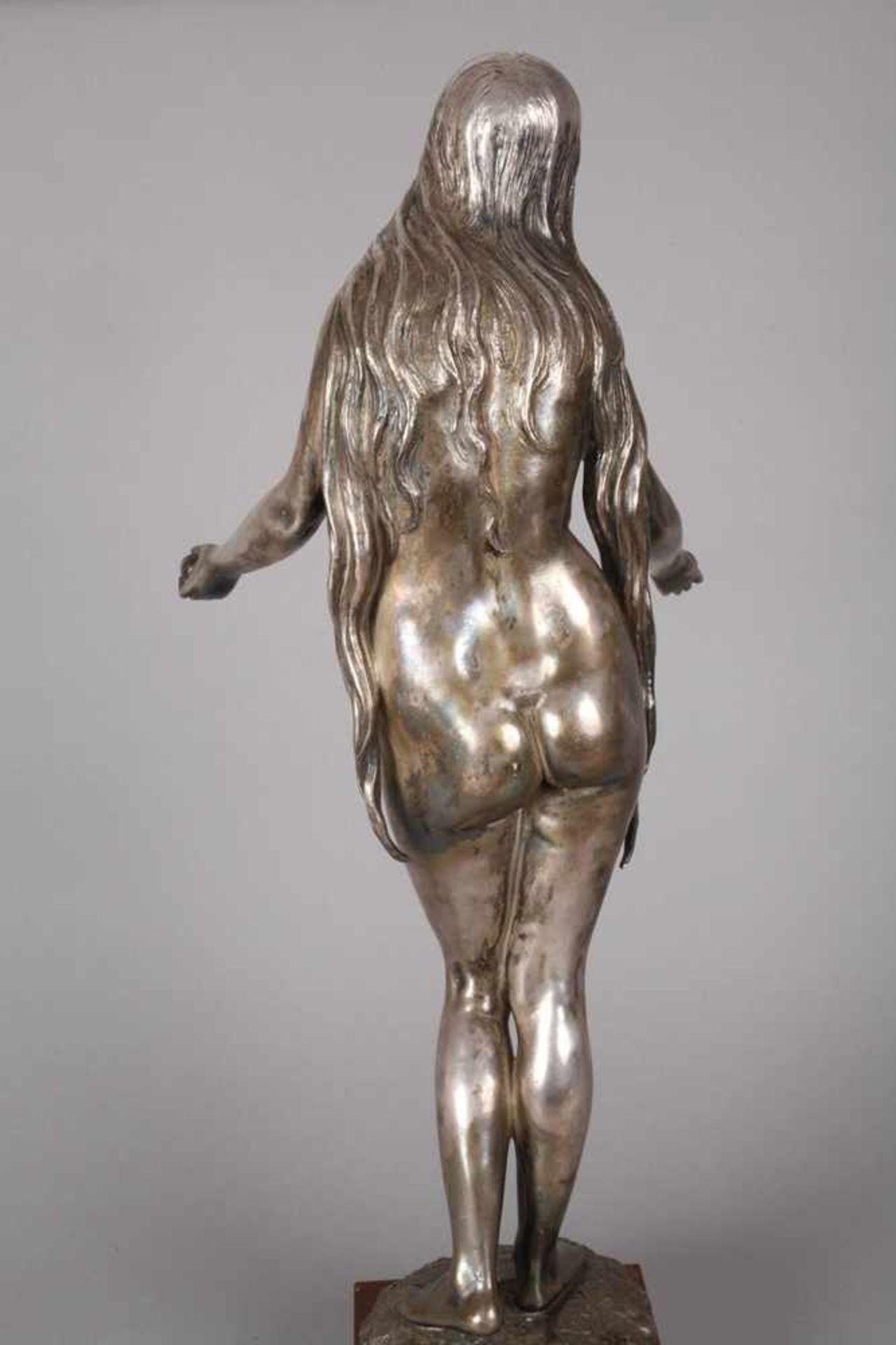 Adolf Fremd, "Pomona"datiert 1913 und signiert, Bronze versilbert, elegante Aktdarstellung der - Bild 4 aus 6