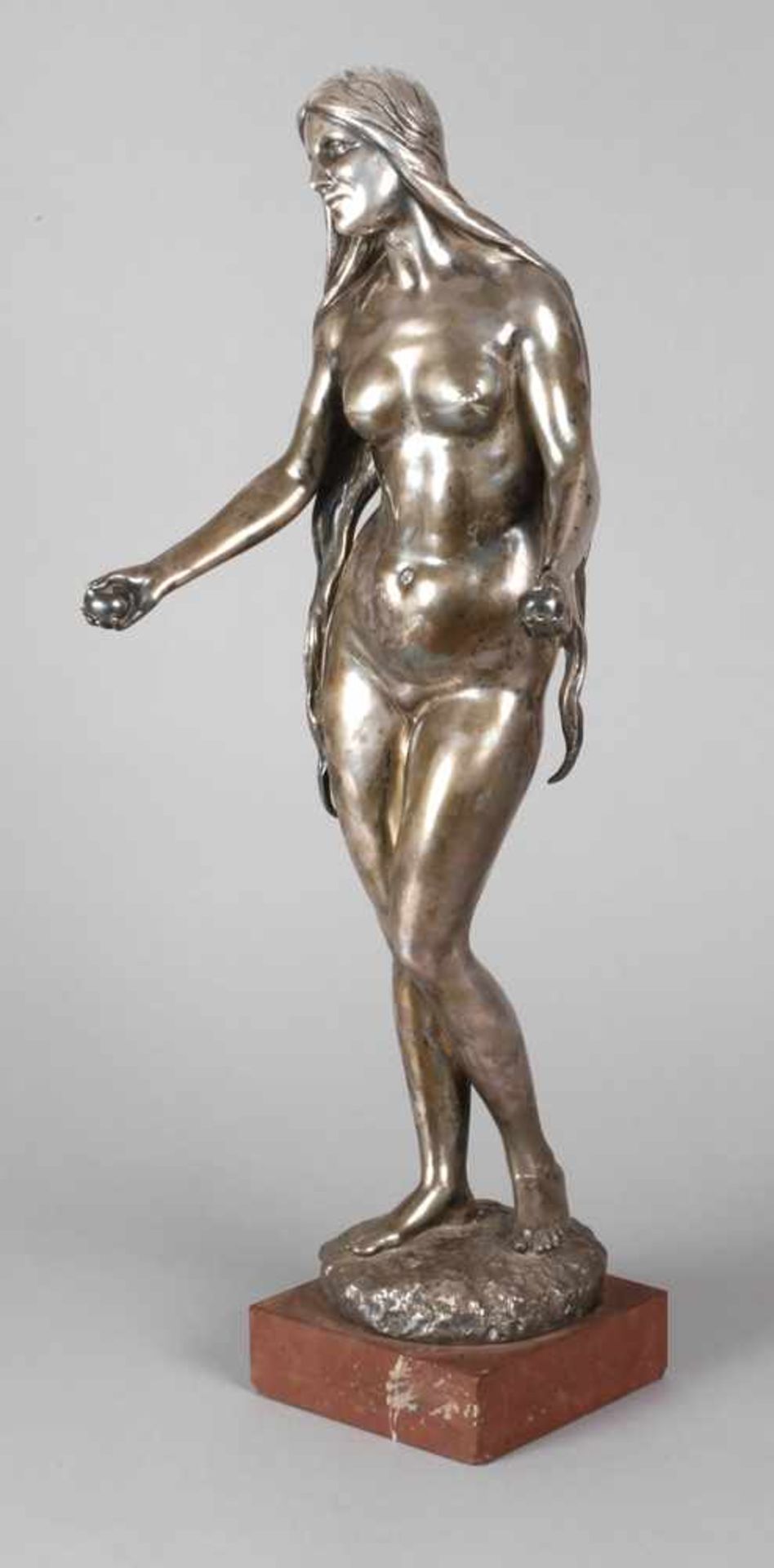 Adolf Fremd, "Pomona"datiert 1913 und signiert, Bronze versilbert, elegante Aktdarstellung der