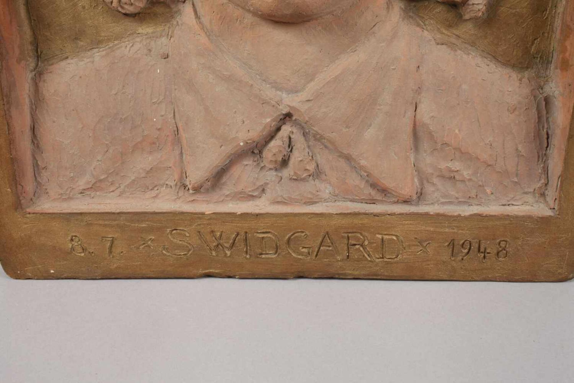 Terrakottarelief "Swidgard"datiert 8.7.1948, bezeichnet "Swidgard", verso mit in Siegelwachs - Bild 3 aus 5