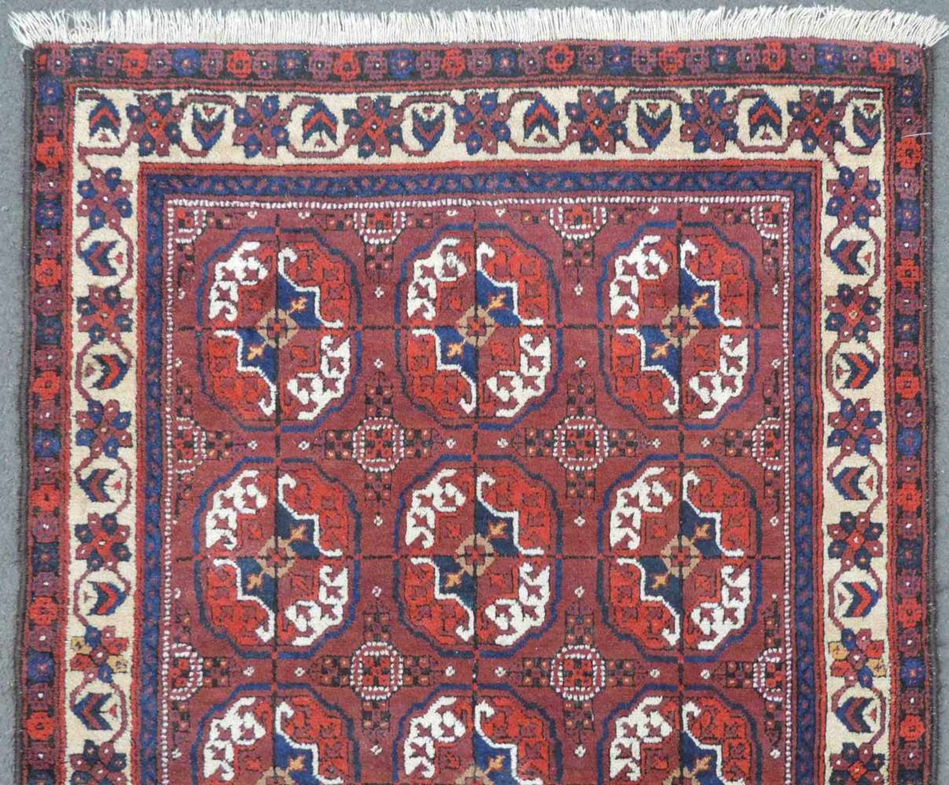 Turkmenen Teppich aus Khorassan. Afghanistan, alt um 1920.145 cm x 110 cm. Handgeknüpft. Wolle auf - Image 3 of 5