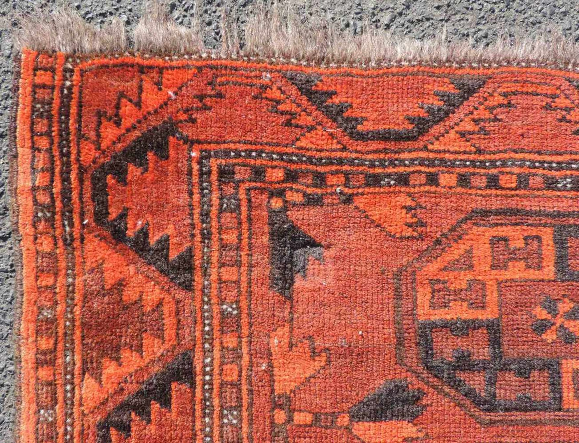 Ersari Stammesteppich. Turkmenistan. Antik, um 1900.182 cm x 98 cm. Handgeknüpft. Wolle auf Wolle. - Bild 6 aus 7