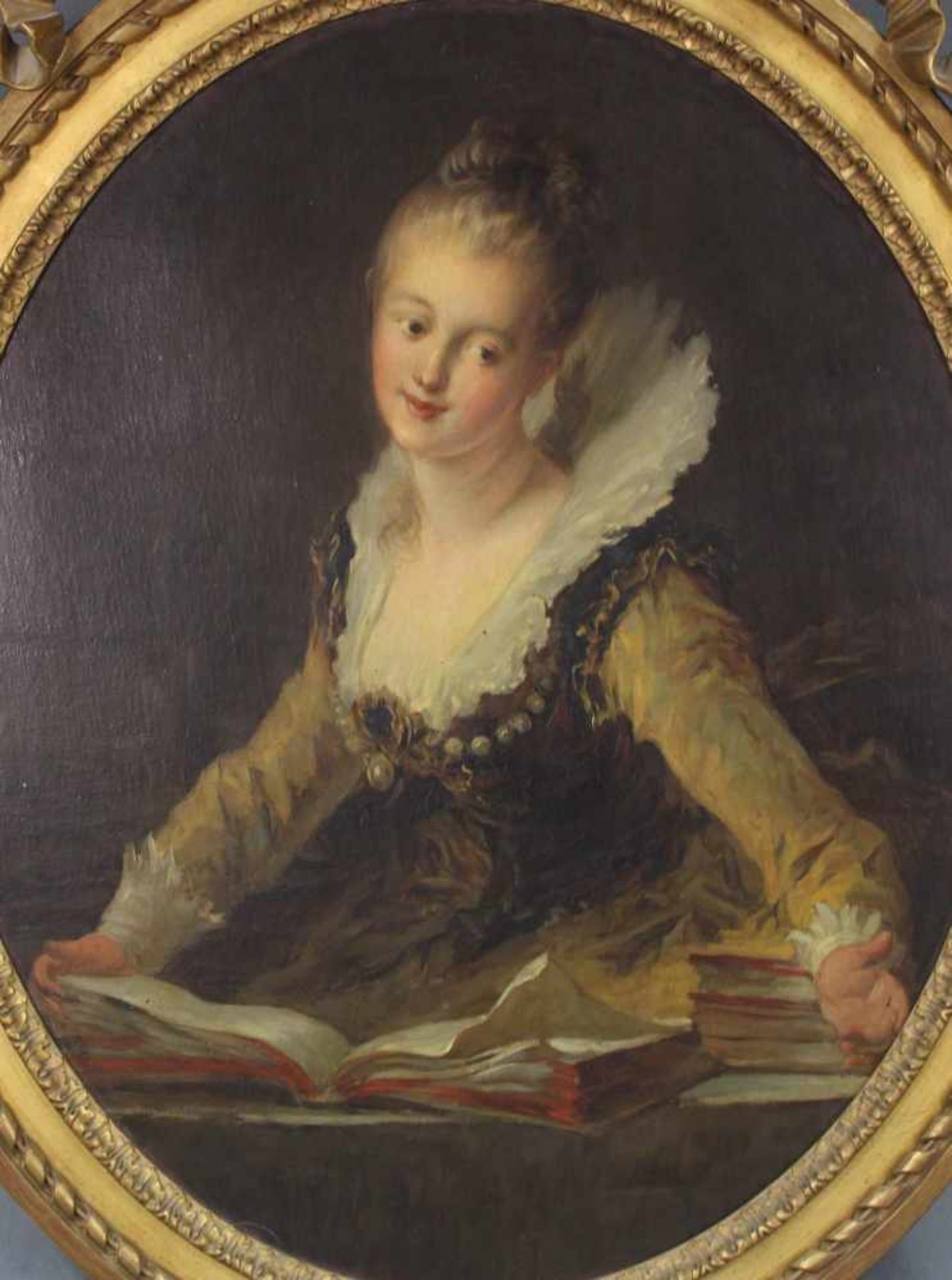 PORTRAITIST (XIX - XX). Gebildete Dame mit Perlenschmuck und Büchern.82 cm x 67 cm oval ohne - Image 2 of 9