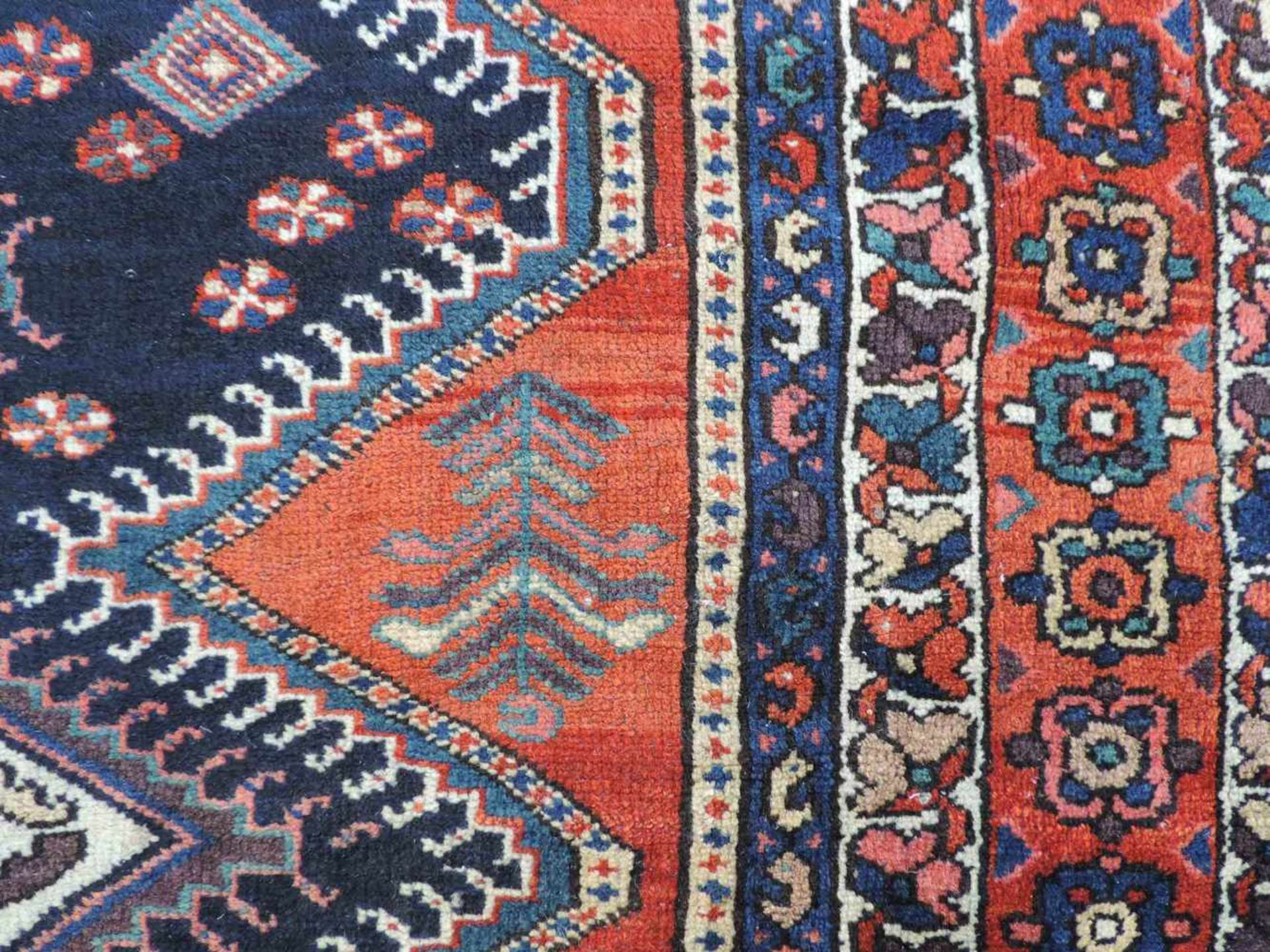Niriz Perserteppich. Iran, antik um 1910. Naturfarben.194 cm x 140 cm. Handgeknüpft. Wolle auf - Bild 5 aus 6