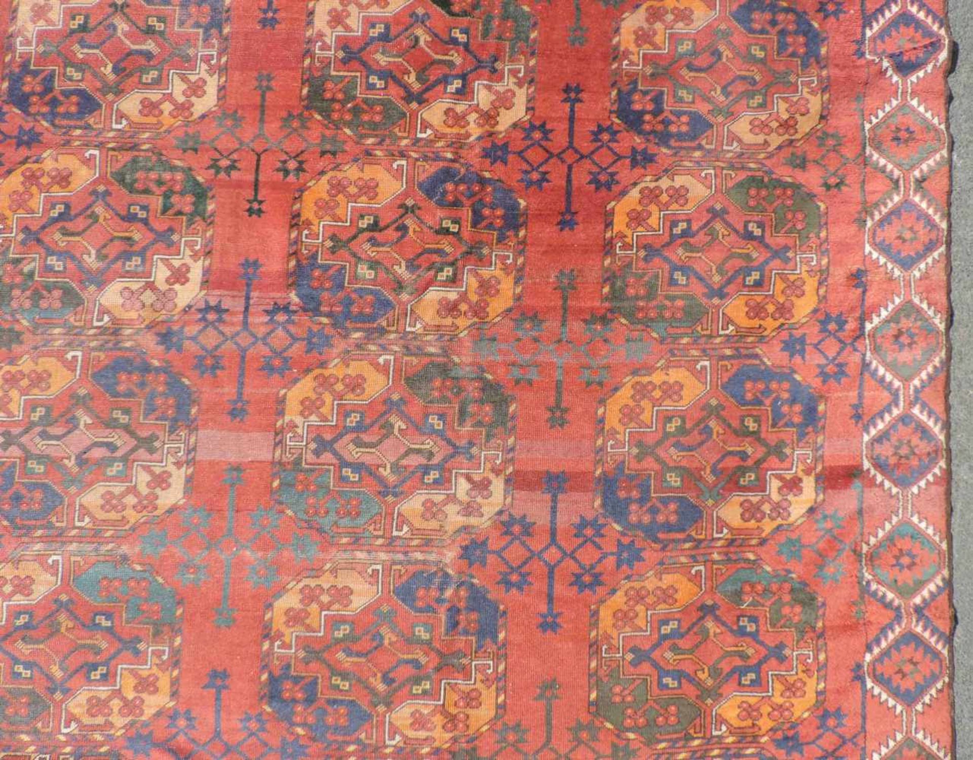 Ersari Hauptteppich. Afghanistan. Alt, um 1920.440 cm x 430 cm. Stammesteppich für einen Palast, - Bild 11 aus 12