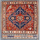 Qashqai / Kaschkai Perserteppich. Iran. Antik um 1910. Naturfarben.61 cm x 62 cm. Handgeknüpft.