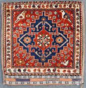 Qashqai / Kaschkai Perserteppich. Iran. Antik um 1910. Naturfarben.61 cm x 62 cm. Handgeknüpft.