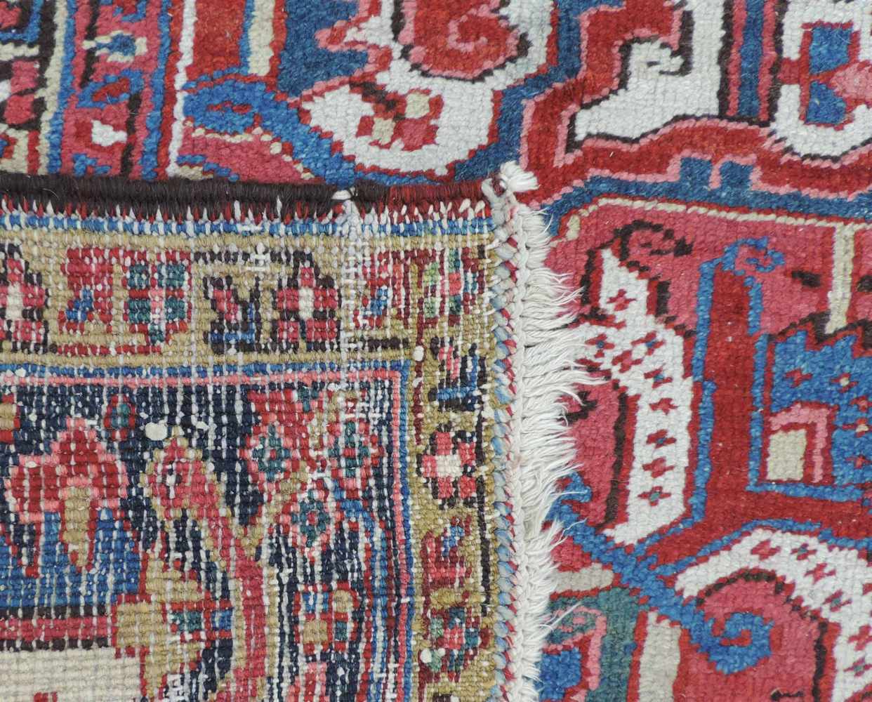 Heris Perserteppich. Iran. Alt, 1. Hälfte 20. Jahrhundert.391 cm x 286 cm. Handgeknüpft. Wolle auf - Image 9 of 9