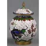 Kleine Claisonne Deckelvase mit Drachen. Japan. Wohl alt.6,5 cm hoch mit Deckel.Small claisonne