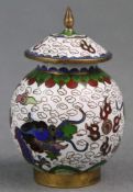 Kleine Claisonne Deckelvase mit Drachen. Japan. Wohl alt.6,5 cm hoch mit Deckel.Small claisonne