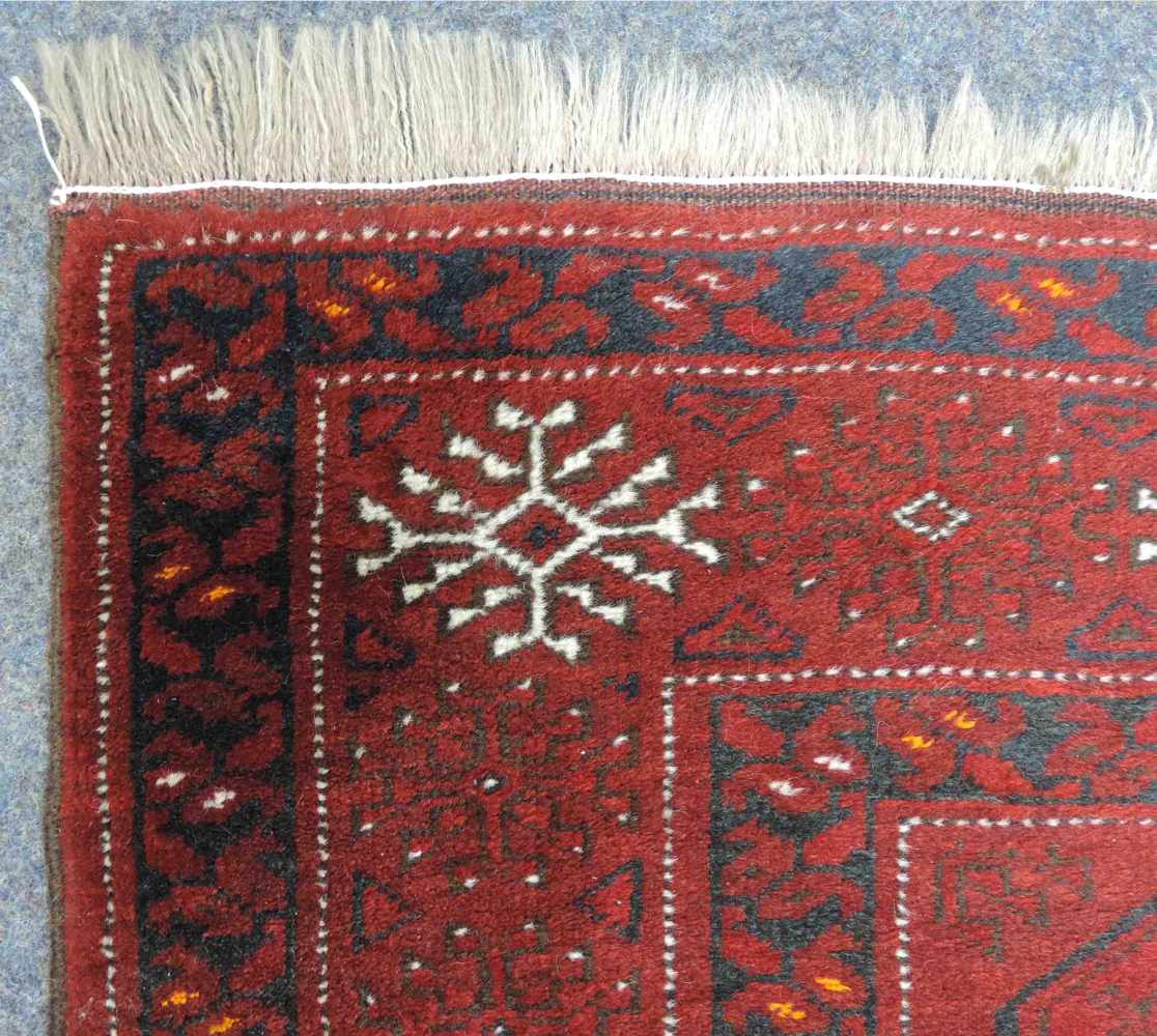 Ersari Stammesteppich. Turkmenistan. Alt, 1. Hälfte 20. Jahrhundert.225 cm x 117 cm. Handgeknüpft. - Image 5 of 6