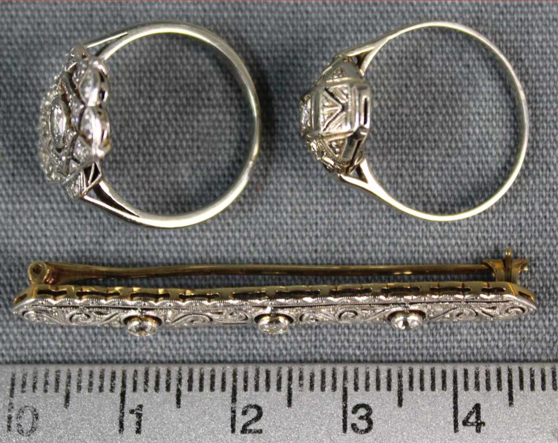Antik Schmuck. Gold und Diamanten. 2 Ringe und eine Brosche.Gold geprüft 14 Karat. Die Brosche in - Image 6 of 7