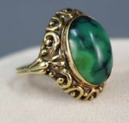 Ring mit Chrysopras mit Matrix? Gold 585. Jugendstil aus der Zeit um 1890.4,5 Gramm Gesamtgewicht.