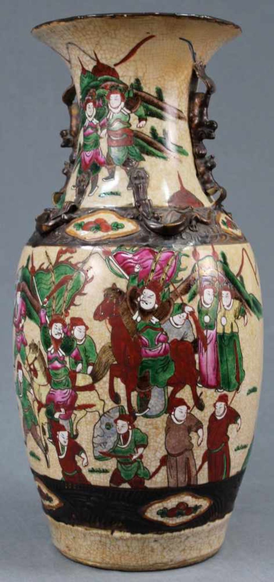 Vase / Vorratsgefäß. China alt.44 cm hoch. Der gehöhte Friesdekor wohl als Aufnahme für Seile zum - Bild 3 aus 8