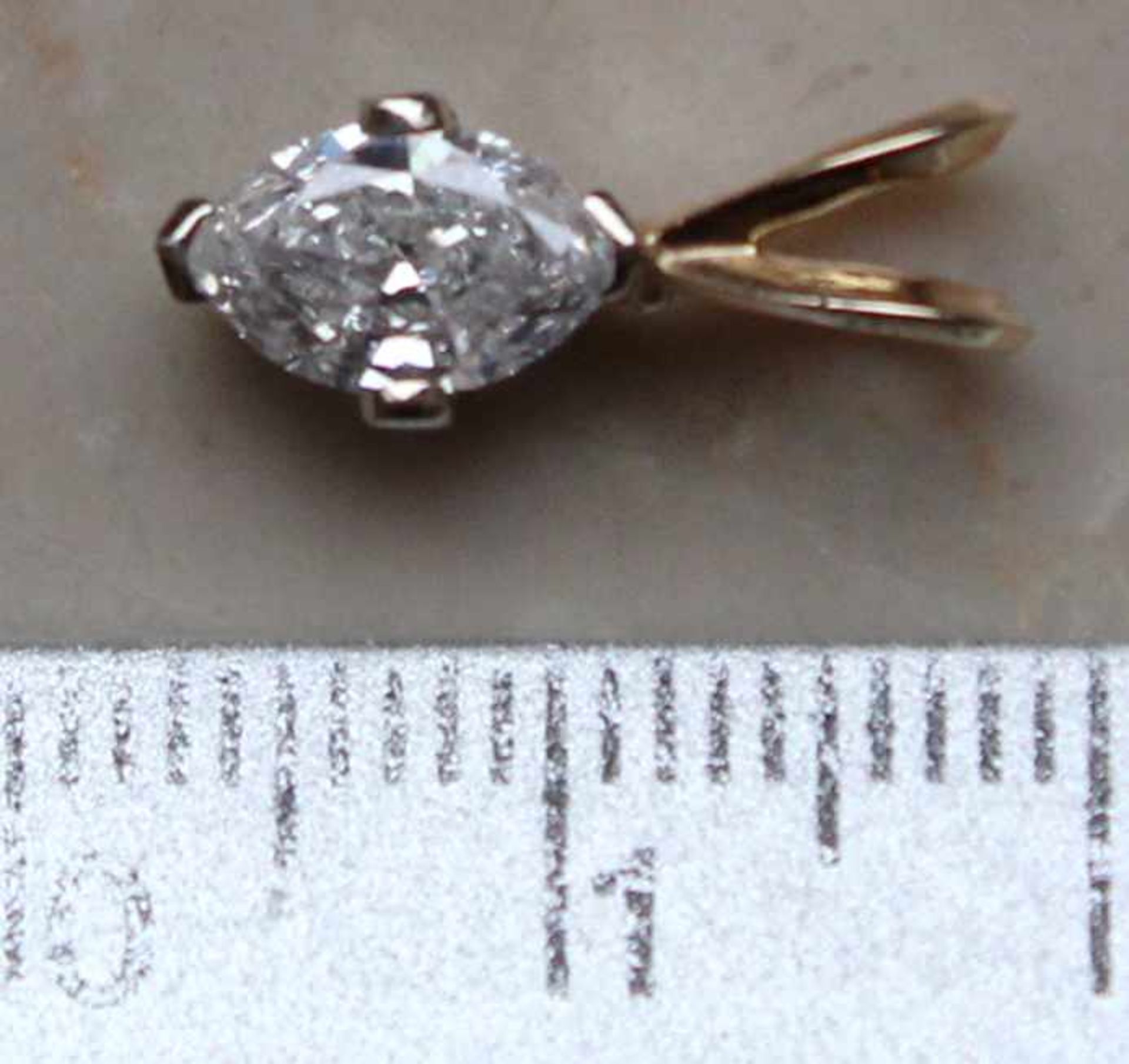 Anhänger Gold 14 Karat. Diamant im Trapezschliff circa 0,8 Karat.Diamant im oberen Farb- und - Image 4 of 5