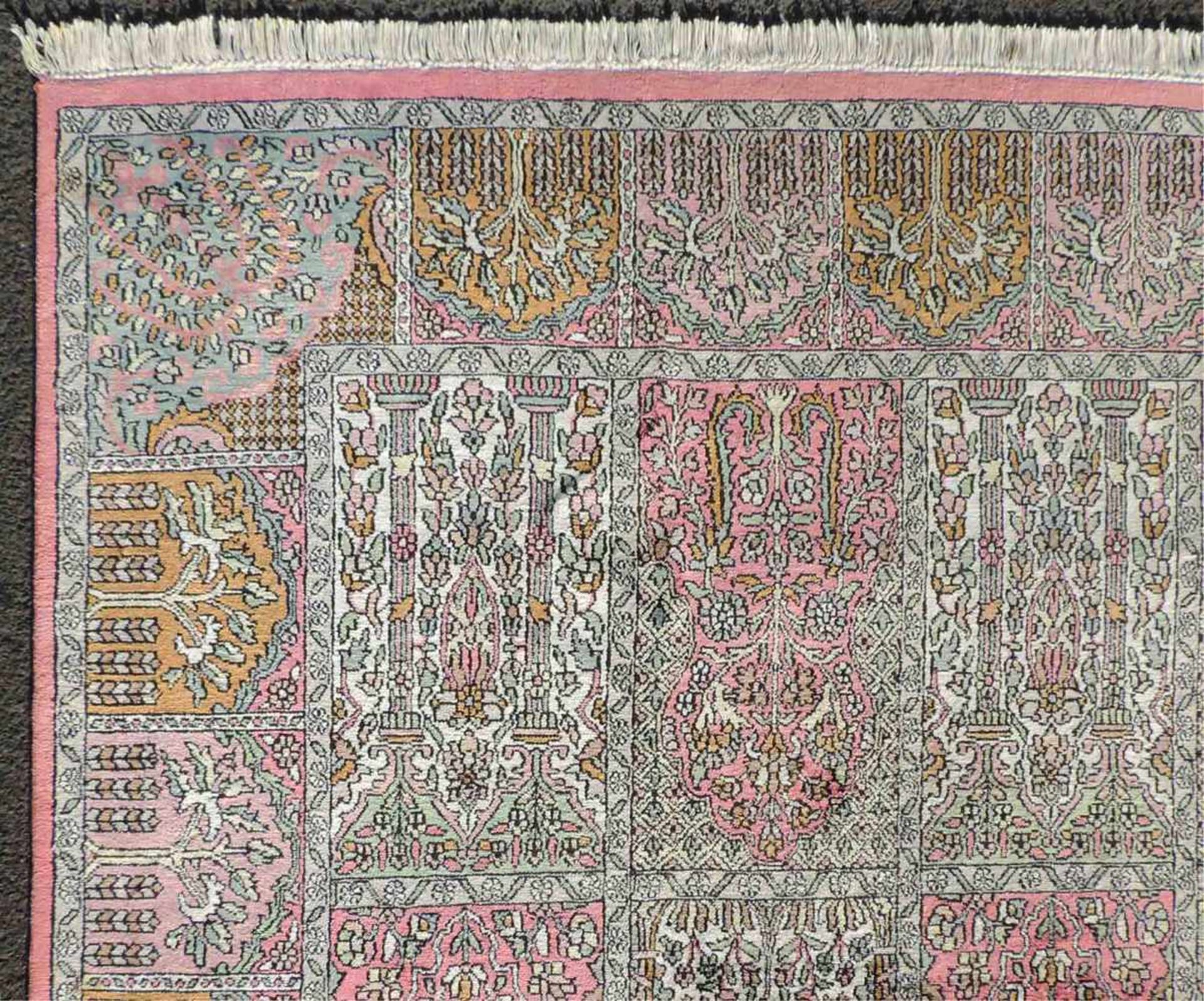 Kaschmir Salonteppich. Indien. Feine Knüpfung.347 cm x 243 cm. Handgeknüpft.Cashmere carpet. - Bild 6 aus 9