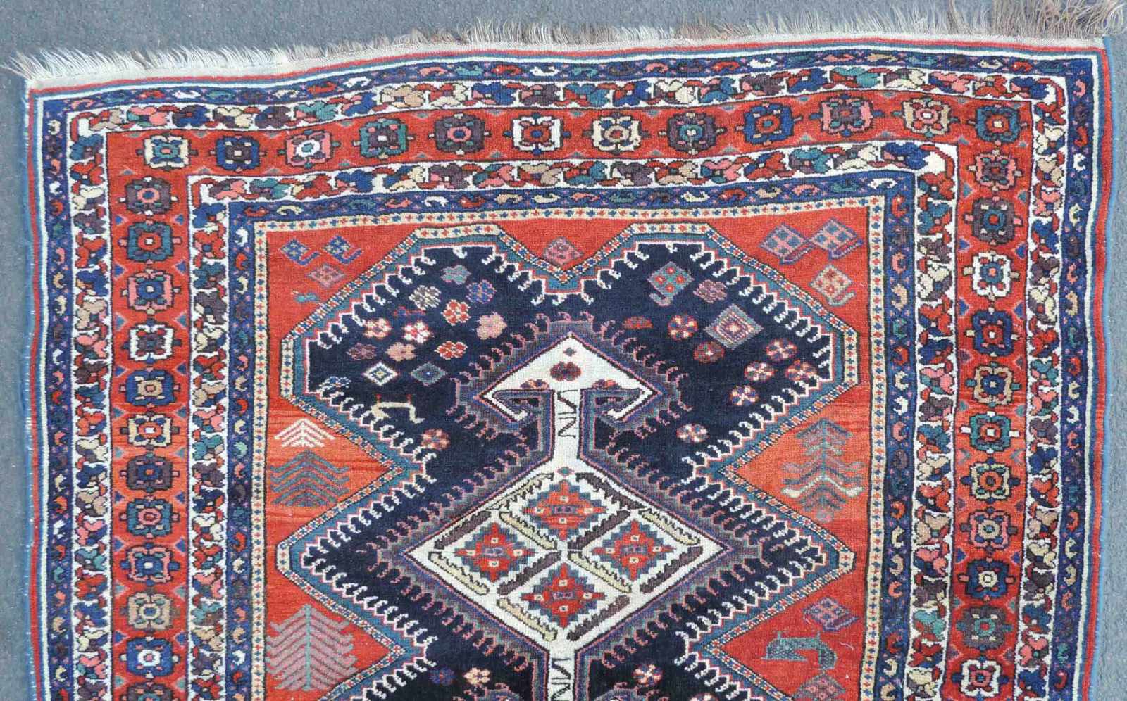Niriz Perserteppich. Iran, antik um 1910. Naturfarben.194 cm x 140 cm. Handgeknüpft. Wolle auf - Image 3 of 6