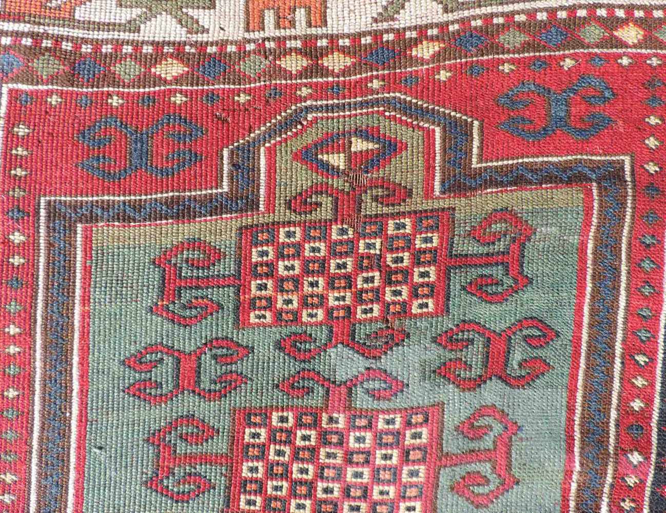 Yürück Familiengebetsteppich. Ost Anatolien. Türkei. Antik, 19. Jahrhundert.326 cm x 139 cm. - Image 5 of 6