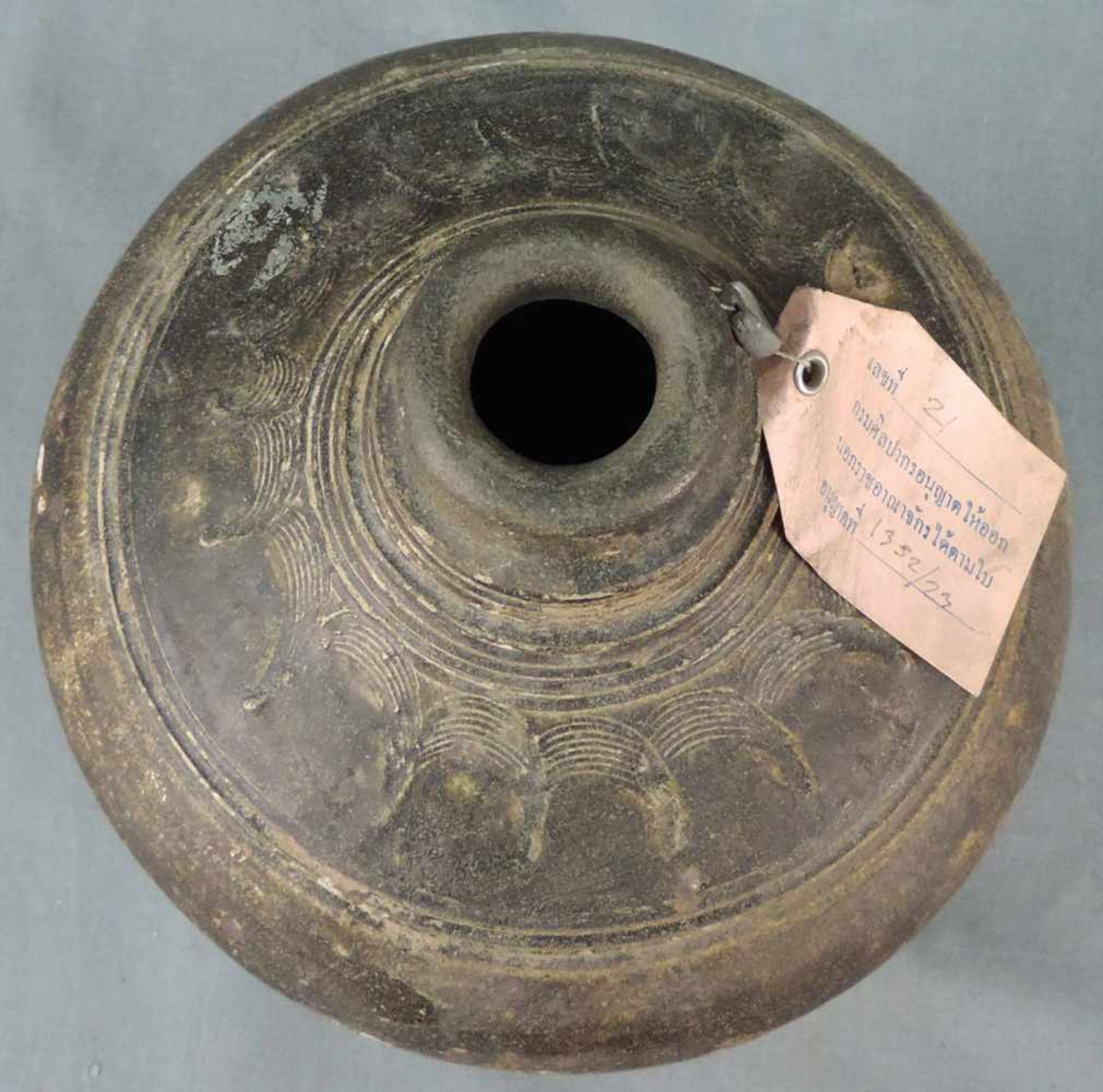 Vase. Steingut. Wohl Zentralasien, antik.28 cm hoch.Vase. Stoneware. Probably Central Asia, - Image 5 of 8