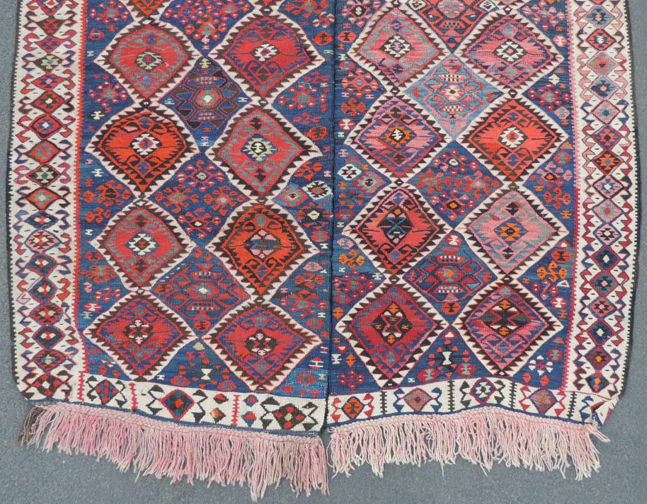 Sivas Kelim Stammesteppich. Zentral Anatolien. Türkei. Alt, um 1920.210 cm x 162 cm. Handgewebt. - Image 2 of 9