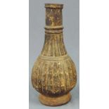 Vase mit Rillendekor. Steingut. Wohl Zentralasien, antik.32 cm hoch.Vase with groove decor.